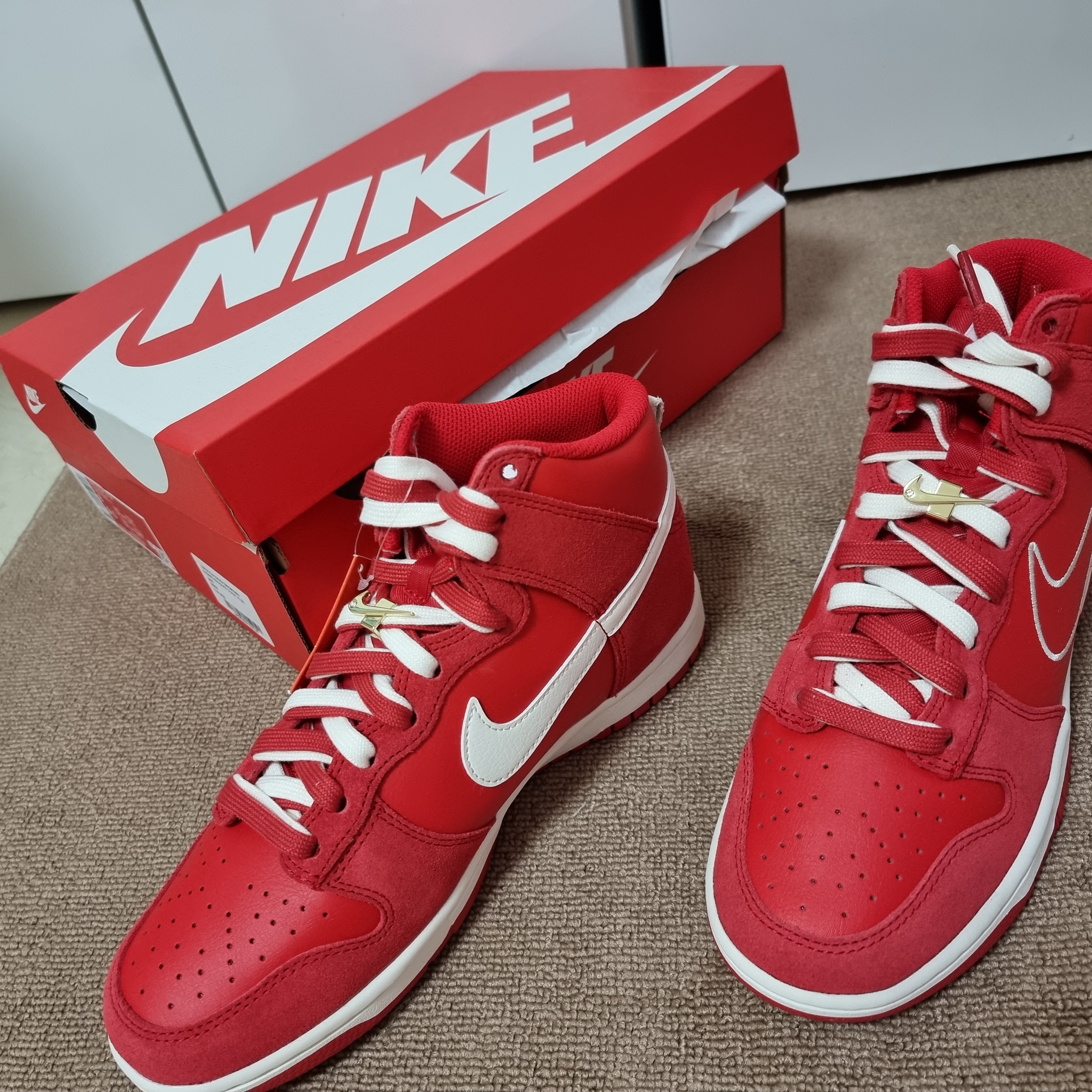 Nike Dunk High SE First Use University Red 착용 스타일 - 1