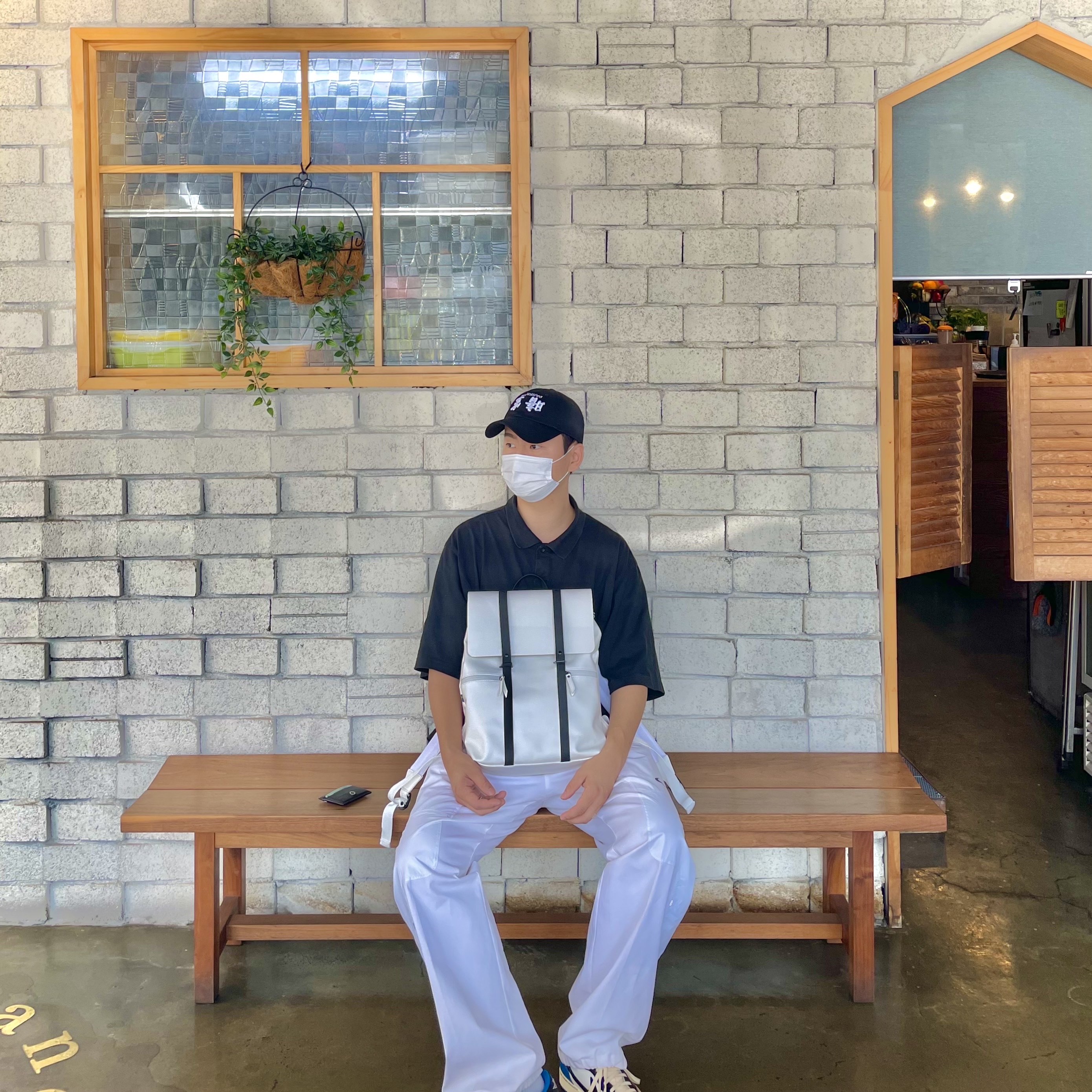 Jordan 1 x Travis Scott x Fragment Retro Low OG SP Military Blue, Nike x Off-White NRG Pants White 착용 스타일 - 2
