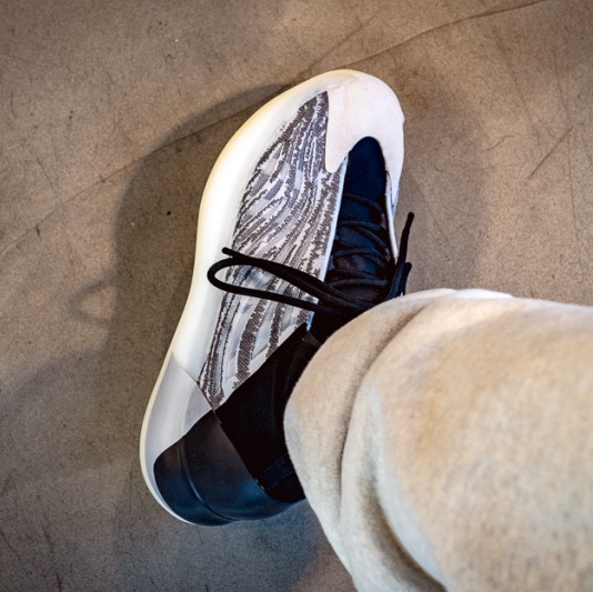 Adidas Yeezy QNTM Lifestyle 착용 스타일 - 4