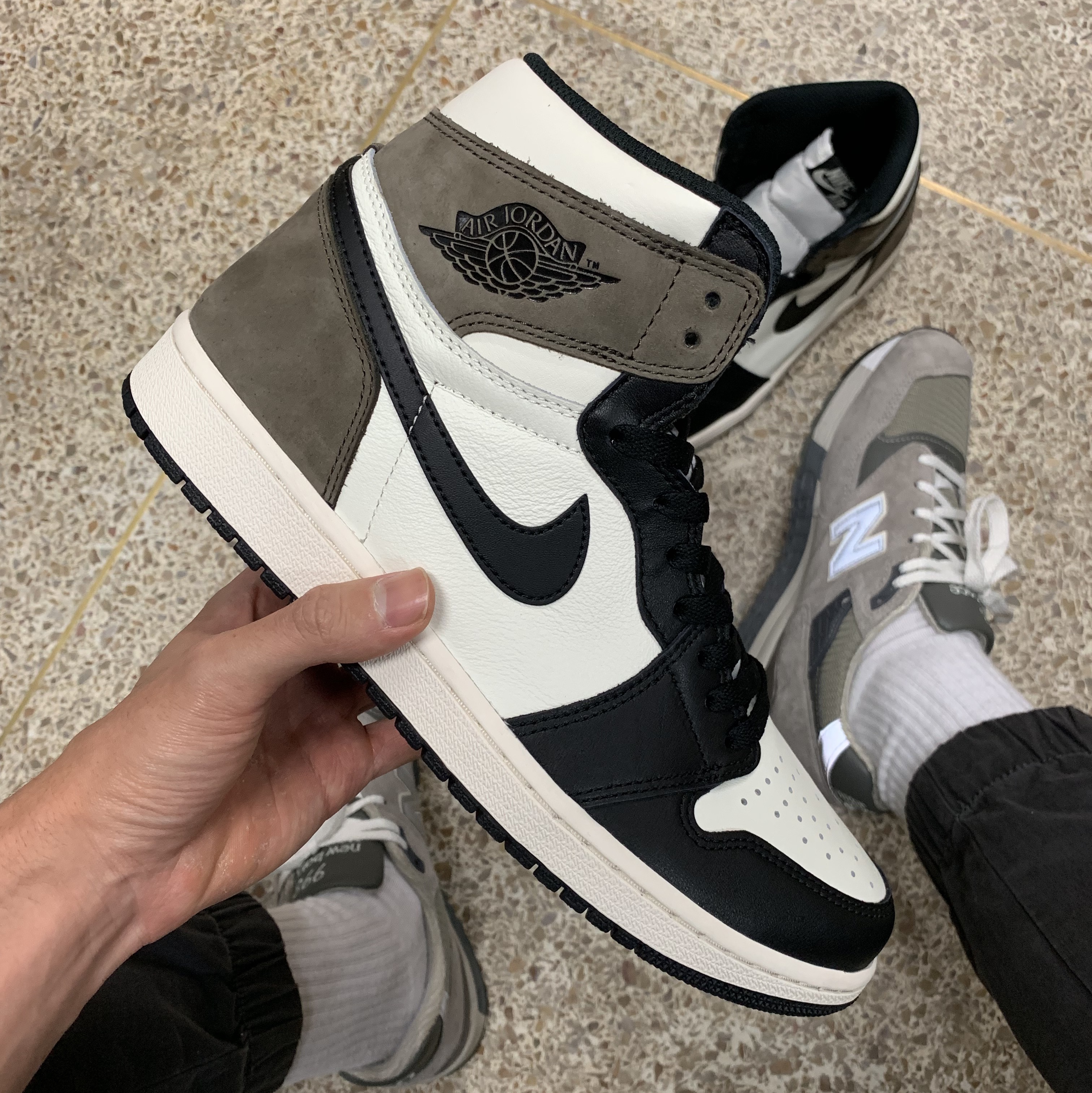Jordan 1 Retro High OG Black Mocha 착용 스타일