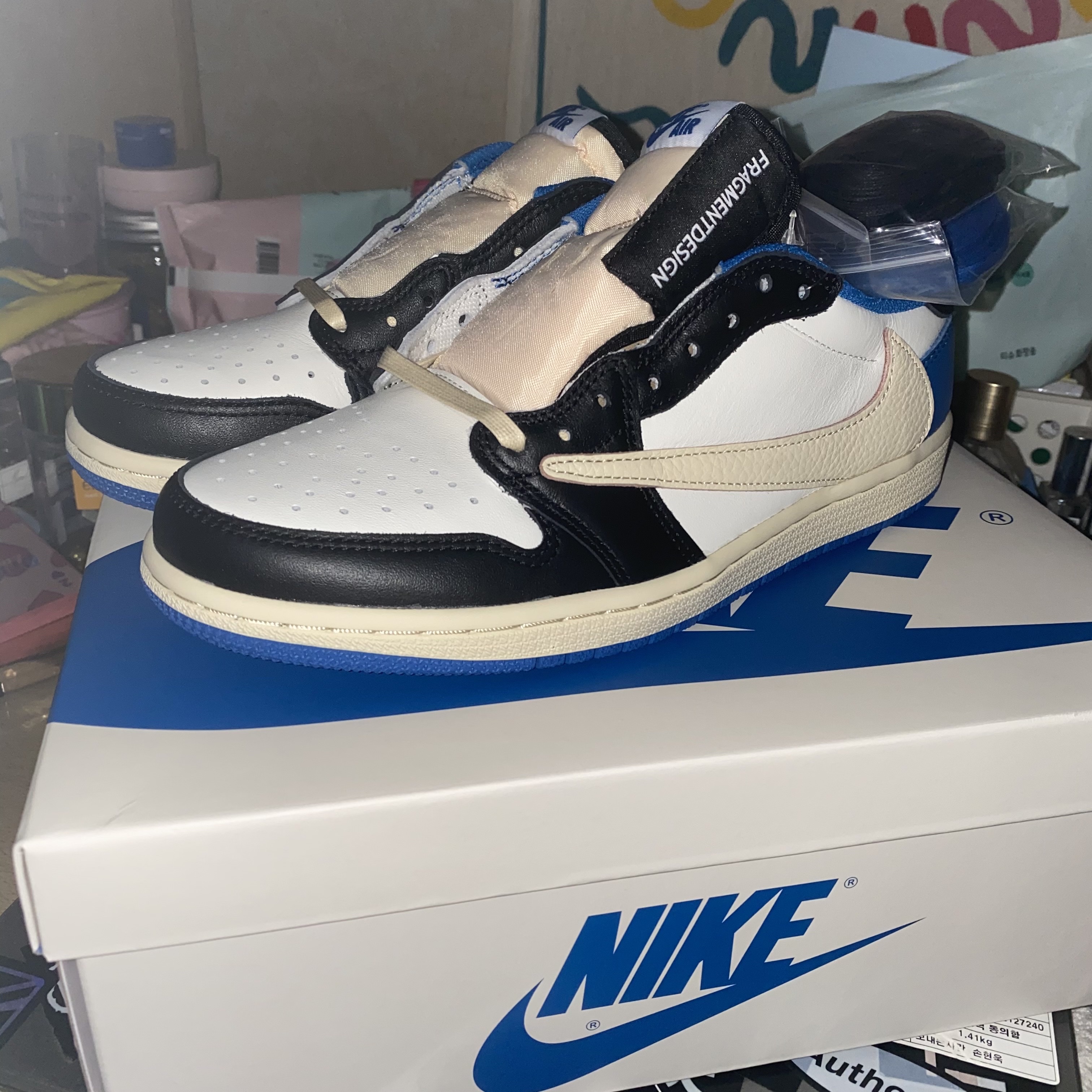Jordan 1 x Travis Scott x Fragment Retro Low OG SP Military Blue 착용 스타일 - 1