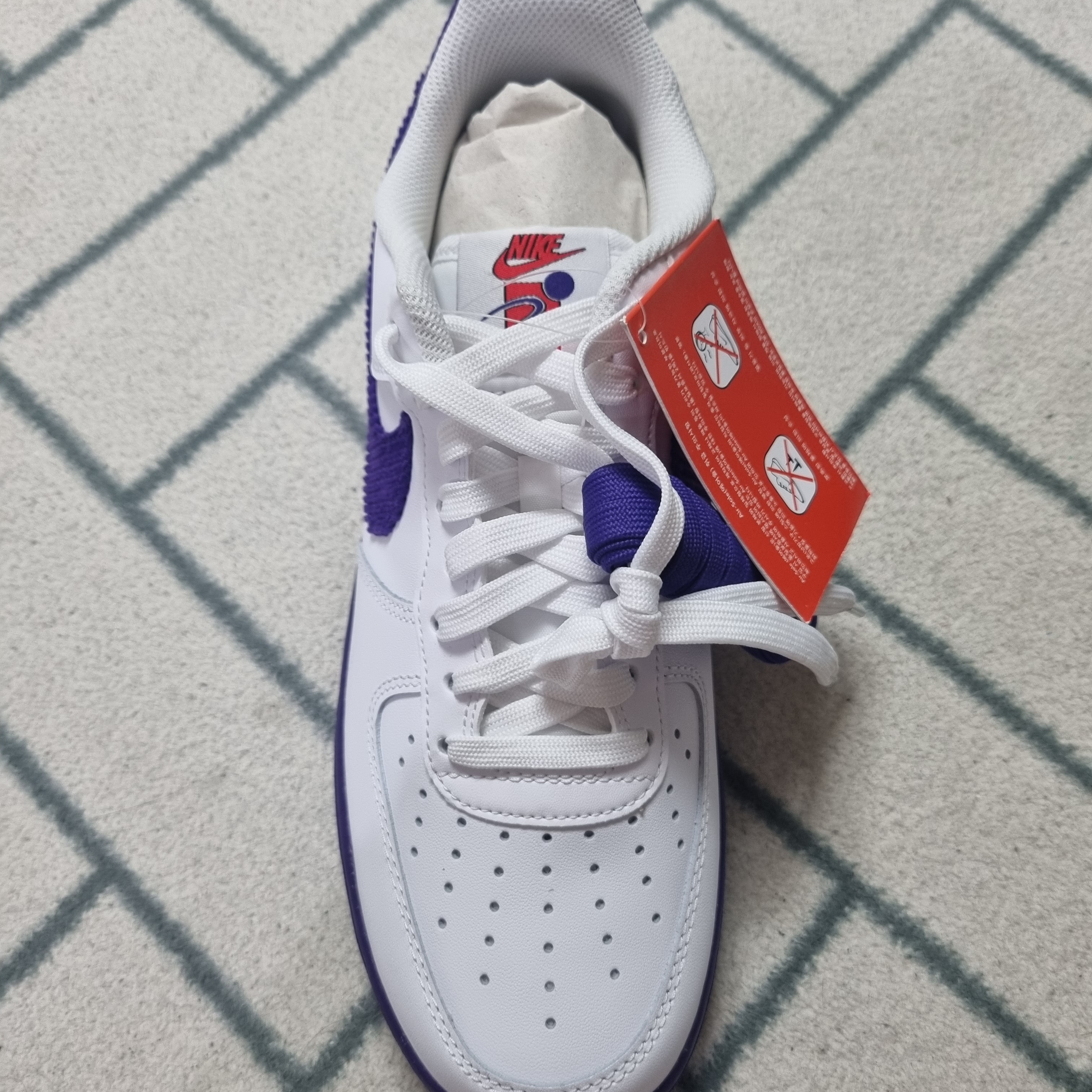 Nike Air Force 1 '07 LV8 EMB White and Court Purple 착용 스타일 - 1