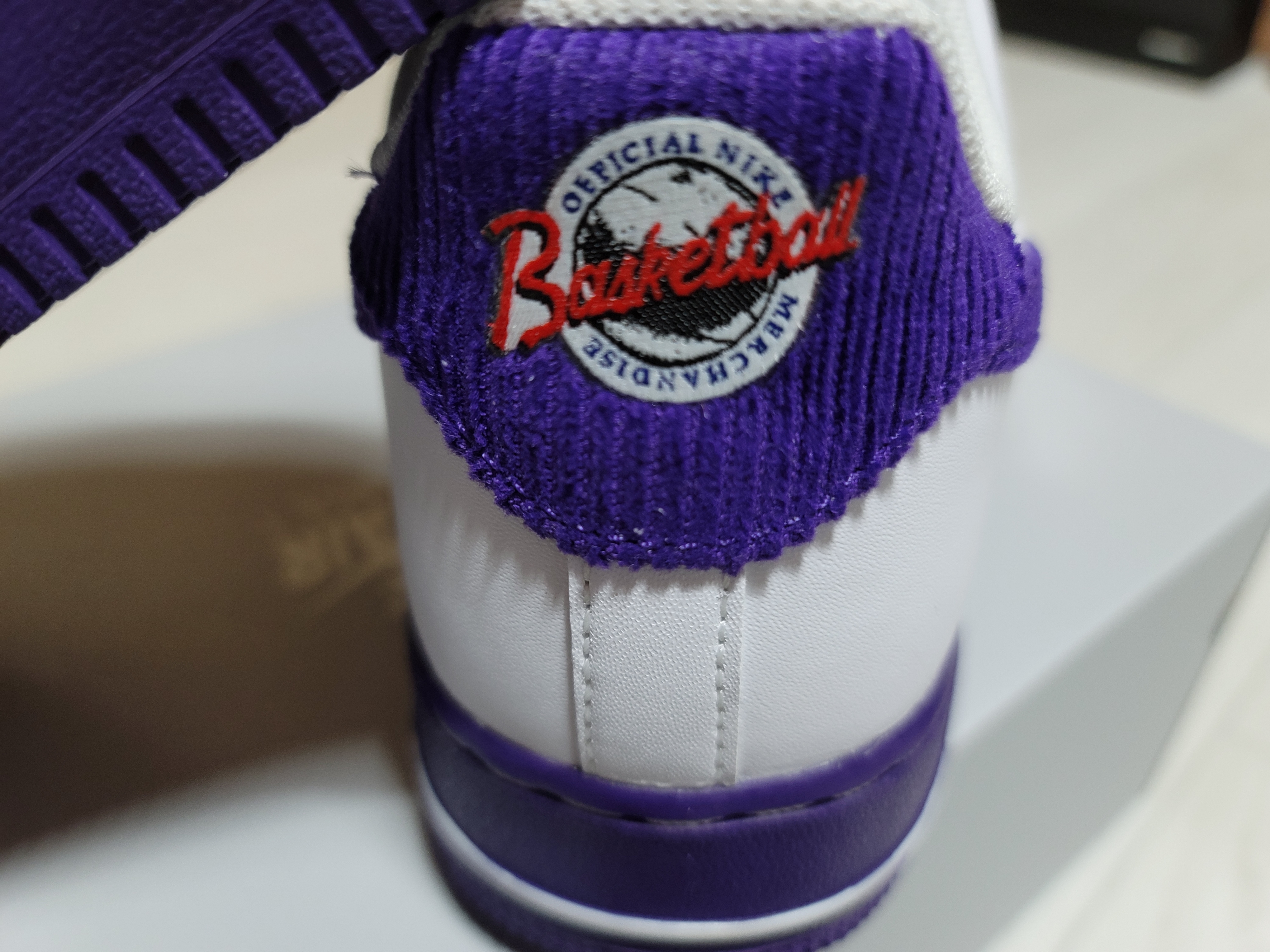 Nike Air Force 1 '07 LV8 EMB White and Court Purple 착용 스타일 - 5