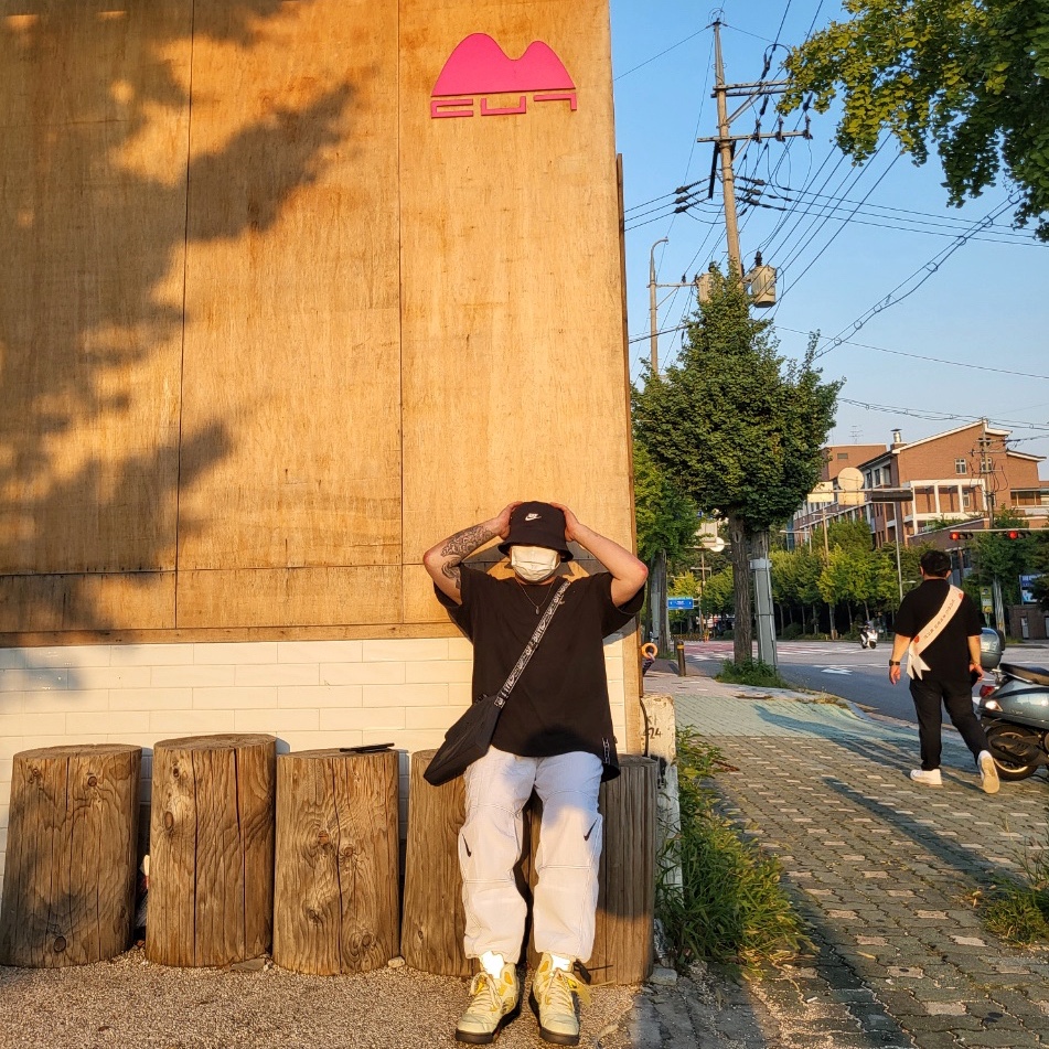 Jordan 5 x Off-White Retro SP Sail Fire Red, (W) Nike x Off-White Utility Vest Black 착용 스타일