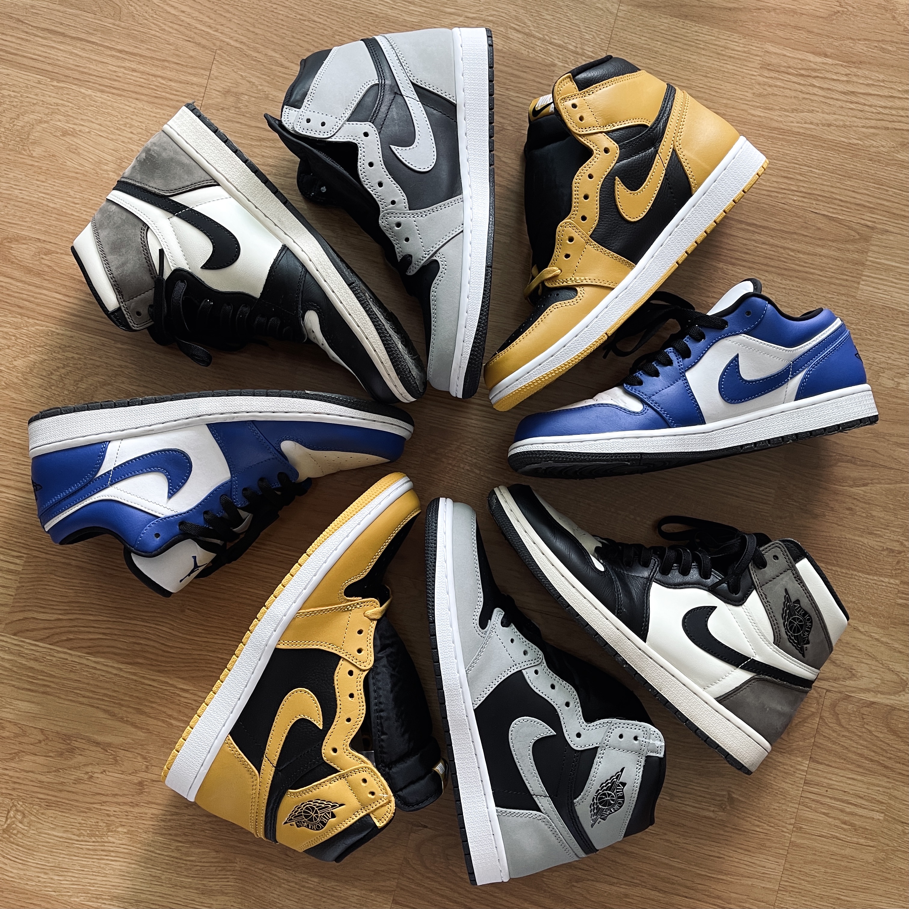 Jordan 1 Retro High OG Black Mocha, Jordan 1 Low Hyper Royal 착용 스타일 - 1