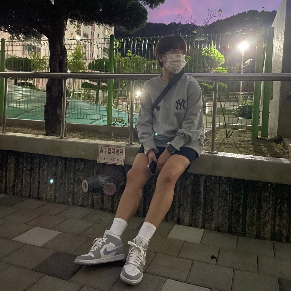 (W) Jordan 1 Mid Wolf Grey 착용 스타일