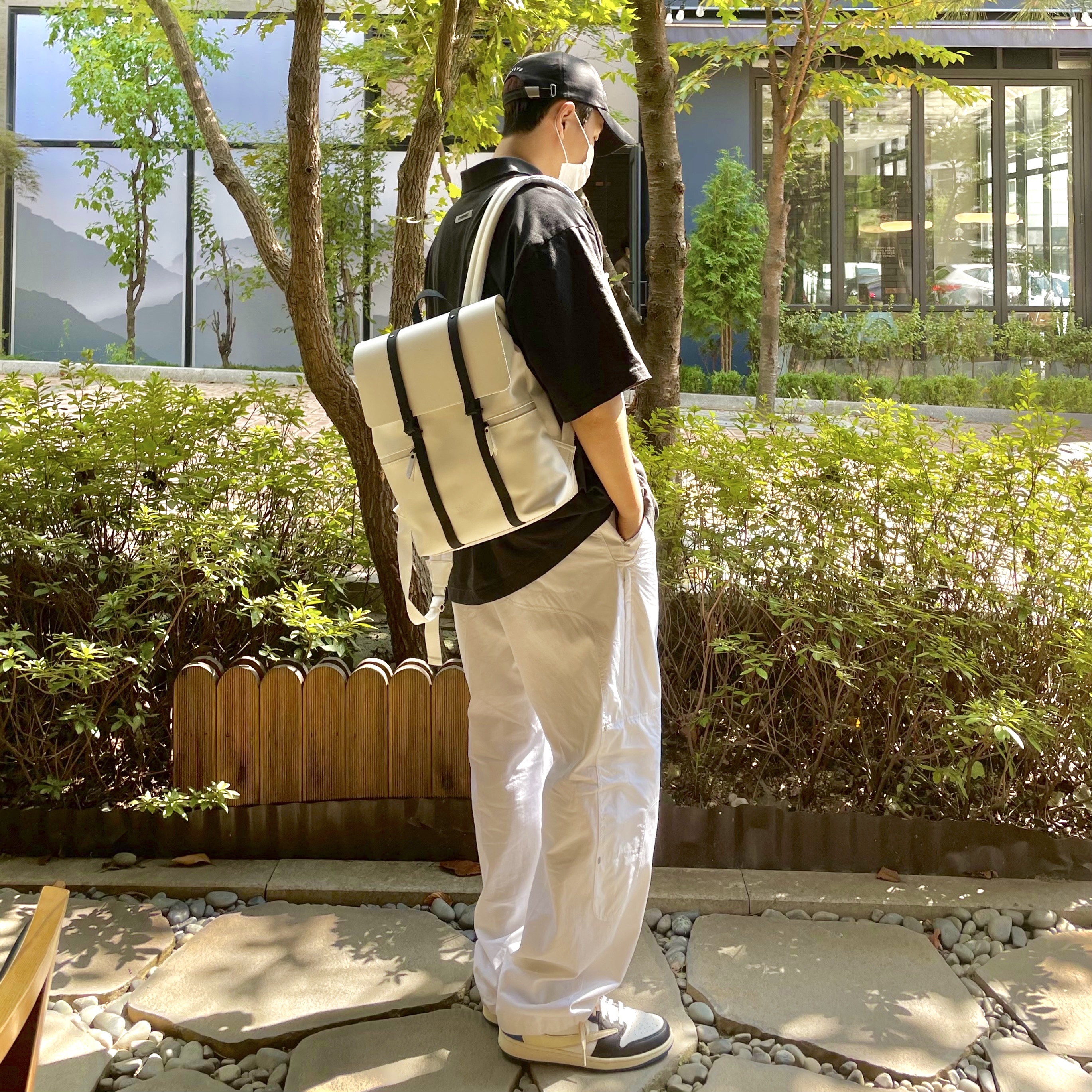 Jordan 1 x Travis Scott x Fragment Retro Low OG SP Military Blue, Nike x Off-White NRG Pants White 착용 스타일 - 1