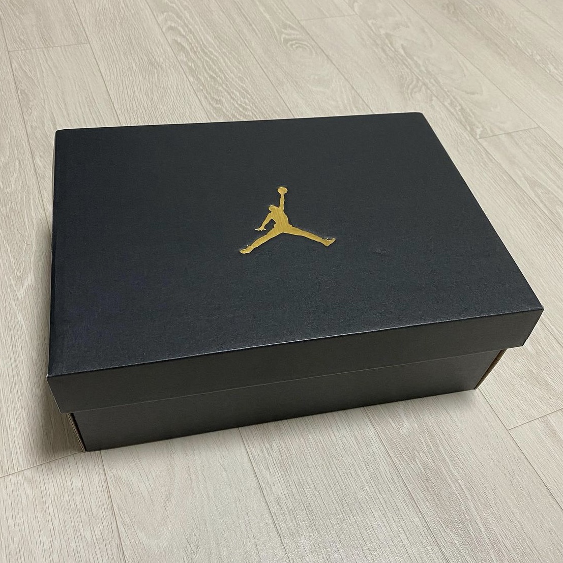 Jordan 1 Mid Gym Red Black White 착용 스타일 - 2