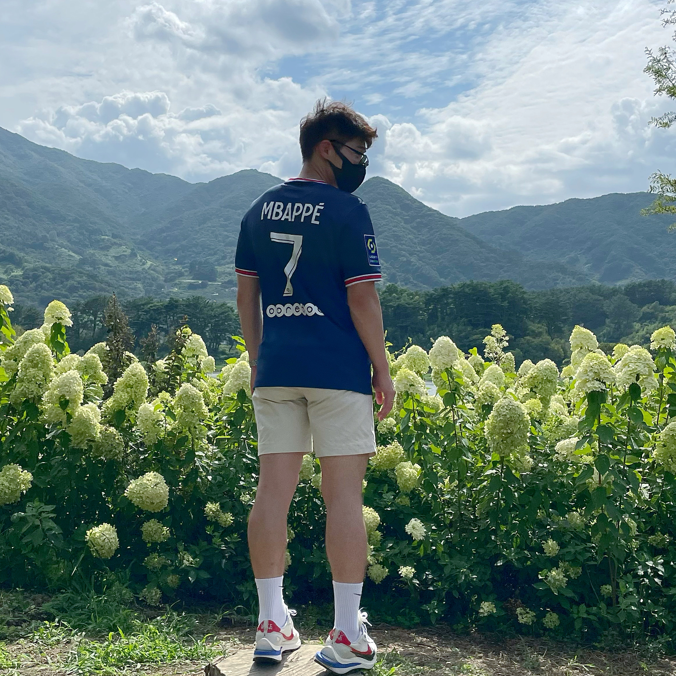 Nike x Sacai VaporWaffle Royal Fuchsia 착용 스타일