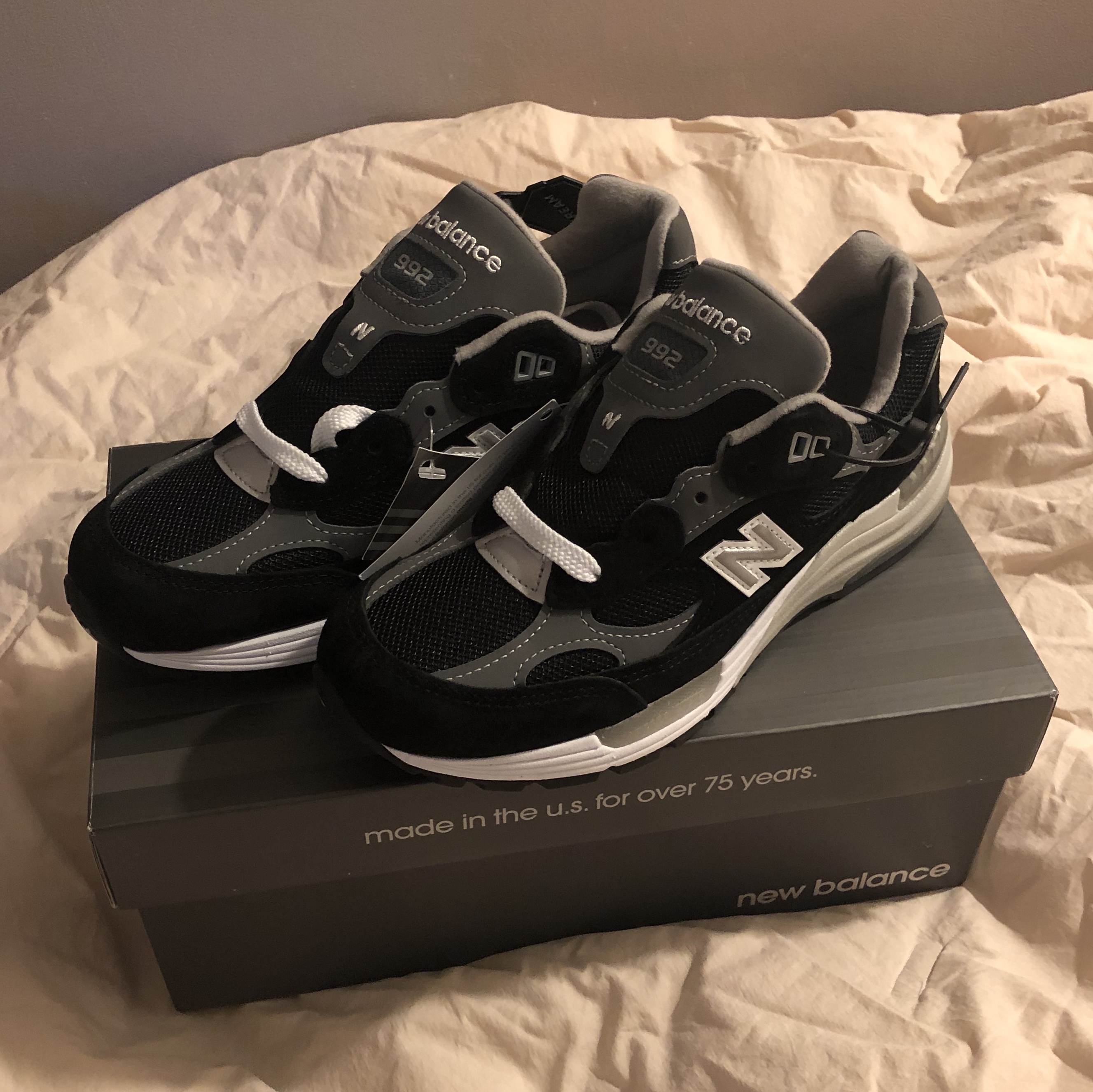 New Balance 992 Made in USA Black Grey 착용 스타일