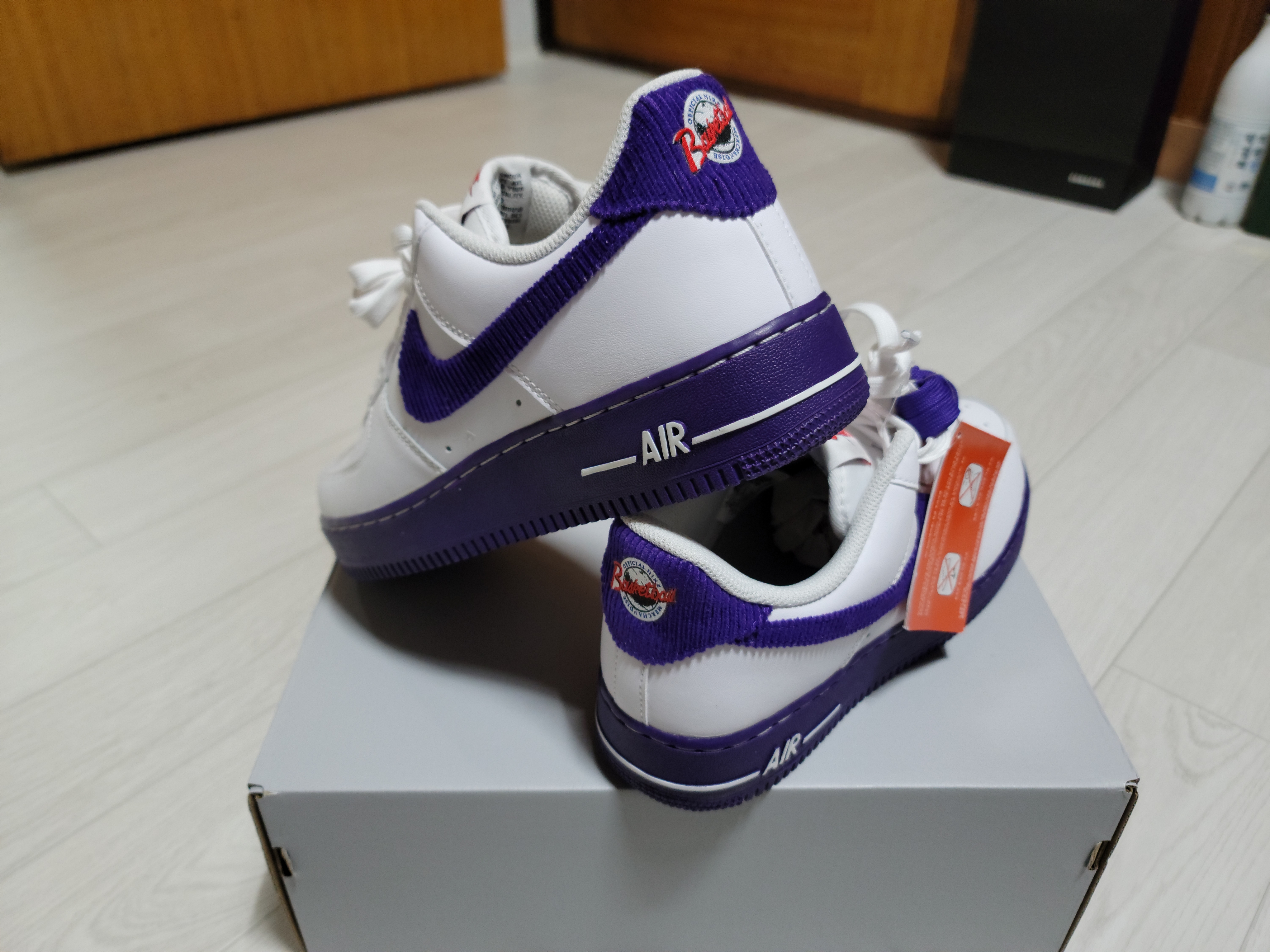 Nike Air Force 1 '07 LV8 EMB White and Court Purple 착용 스타일 - 3