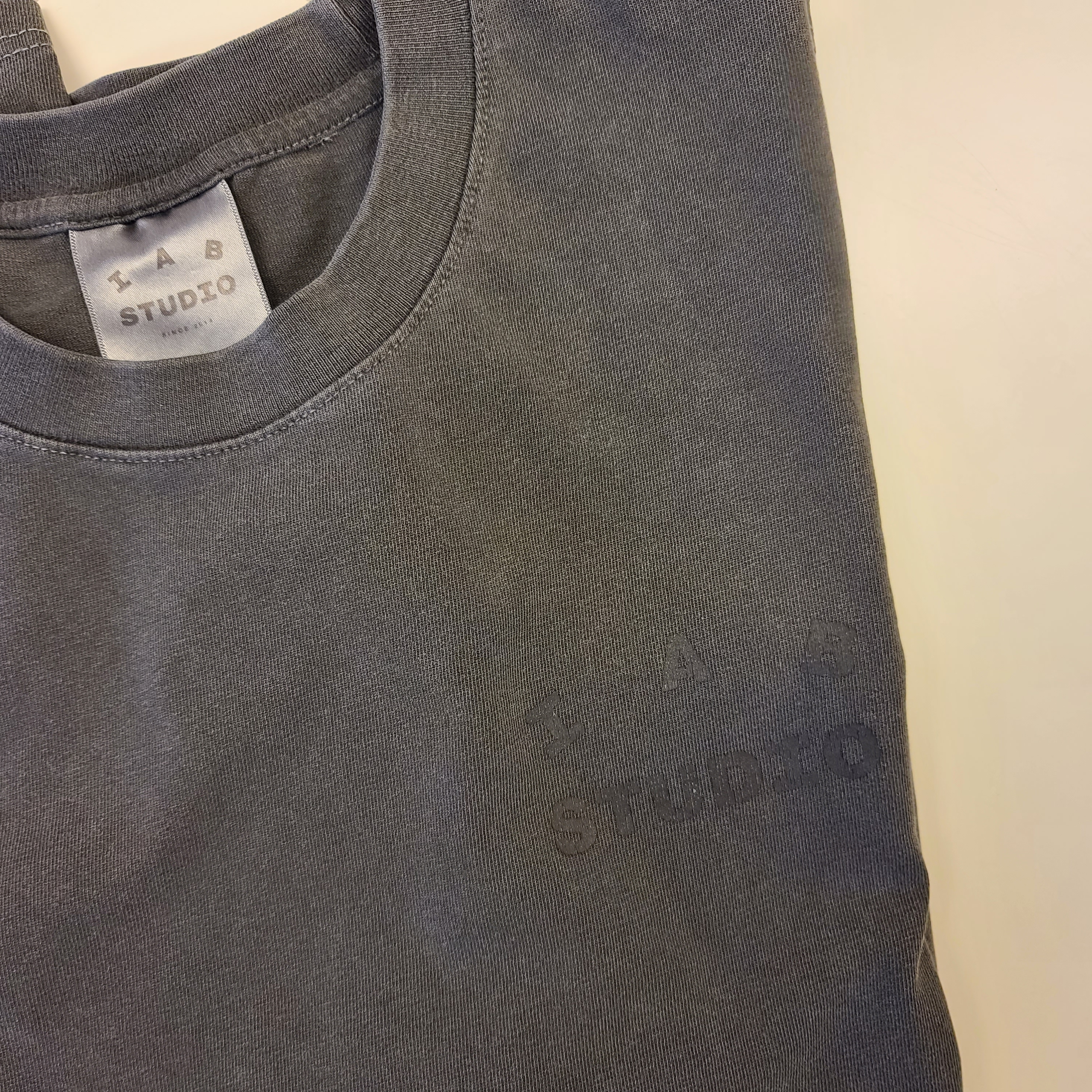 IAB Studio Pigment T-Shirt Black 착용 스타일