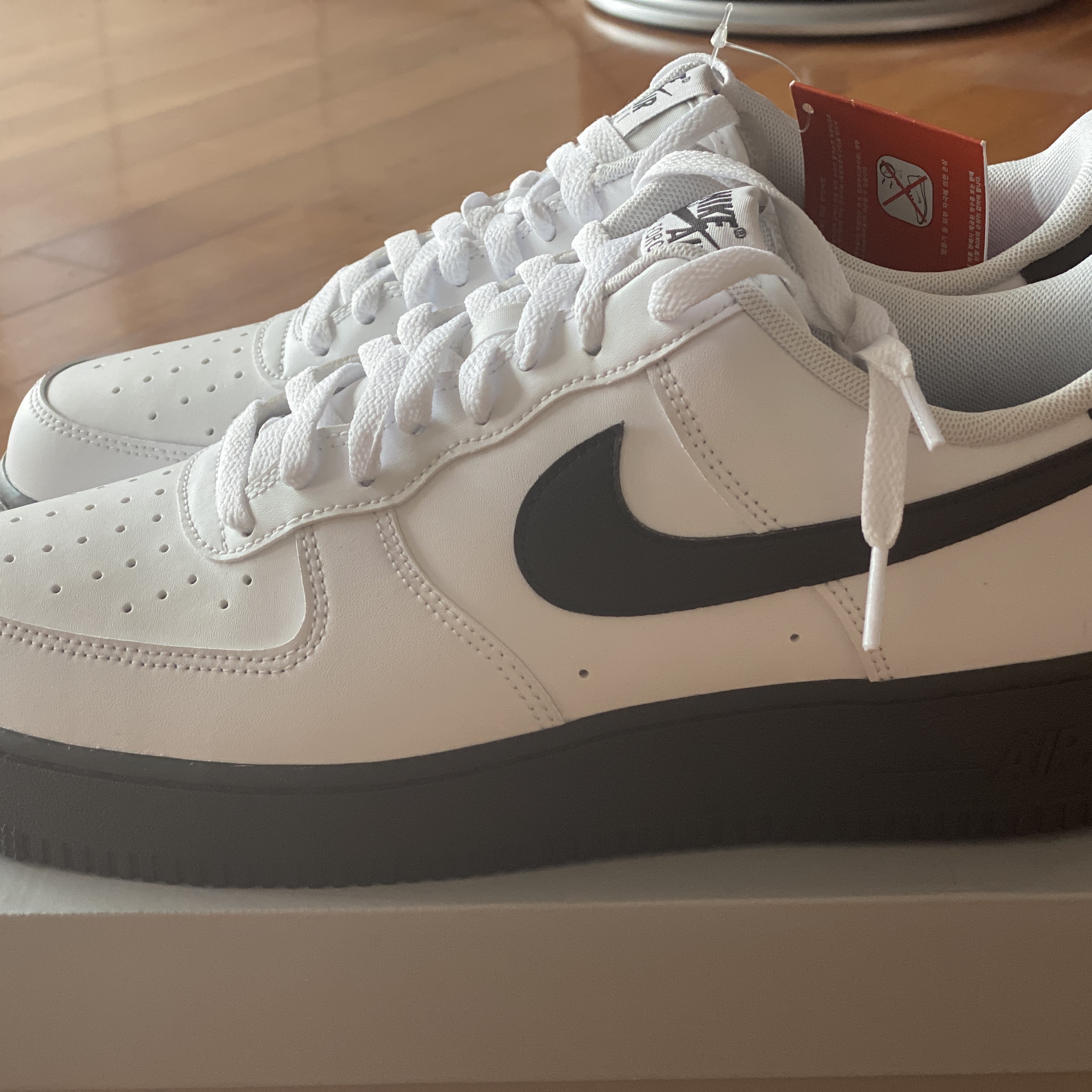 Nike Air Force 1 Low White Black Midsole 착용 스타일