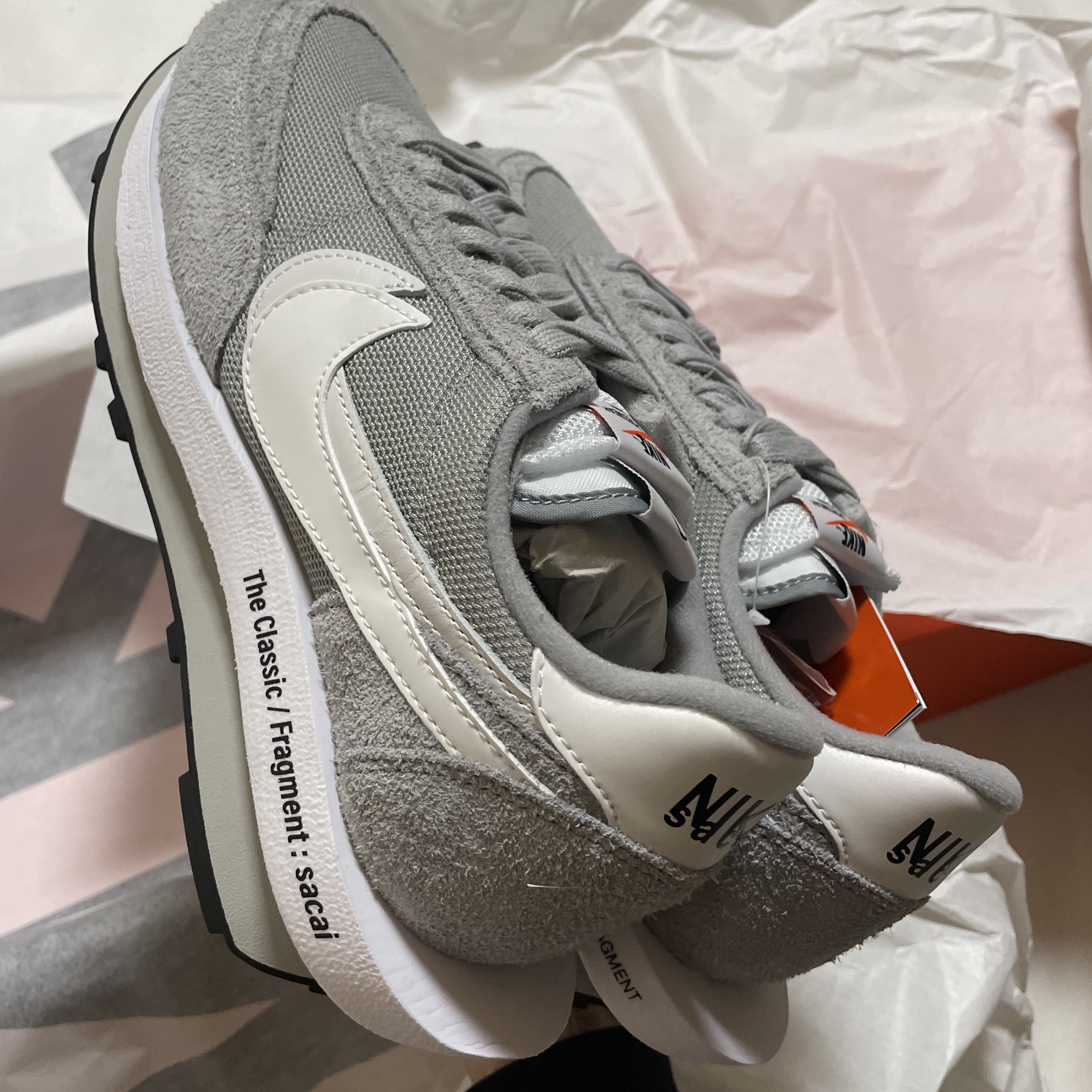 Nike x Sacai x Fragment LDWaffle Light Smoke Grey 착용 스타일 - 2