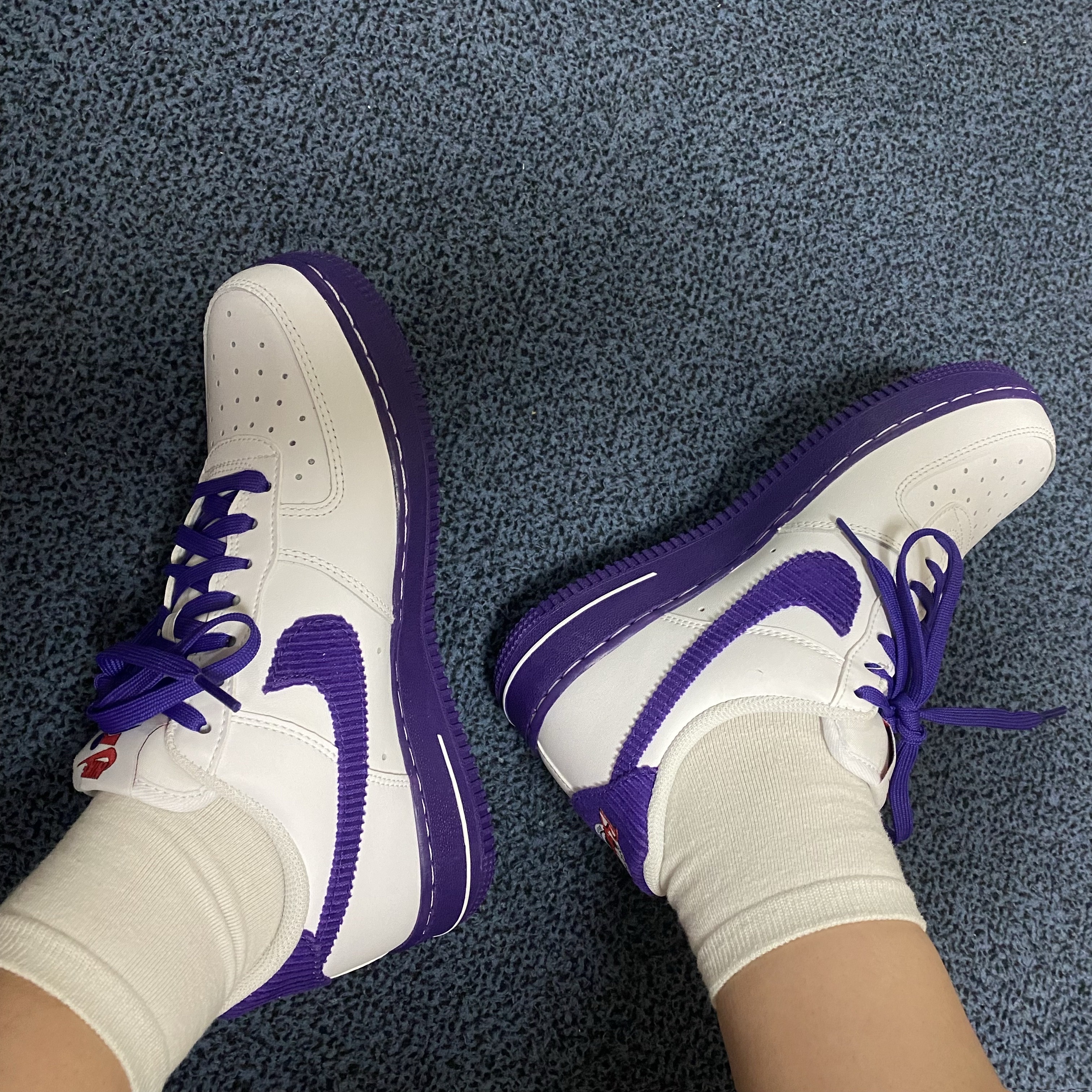 Nike Air Force 1 '07 LV8 EMB White and Court Purple 착용 스타일 - 1