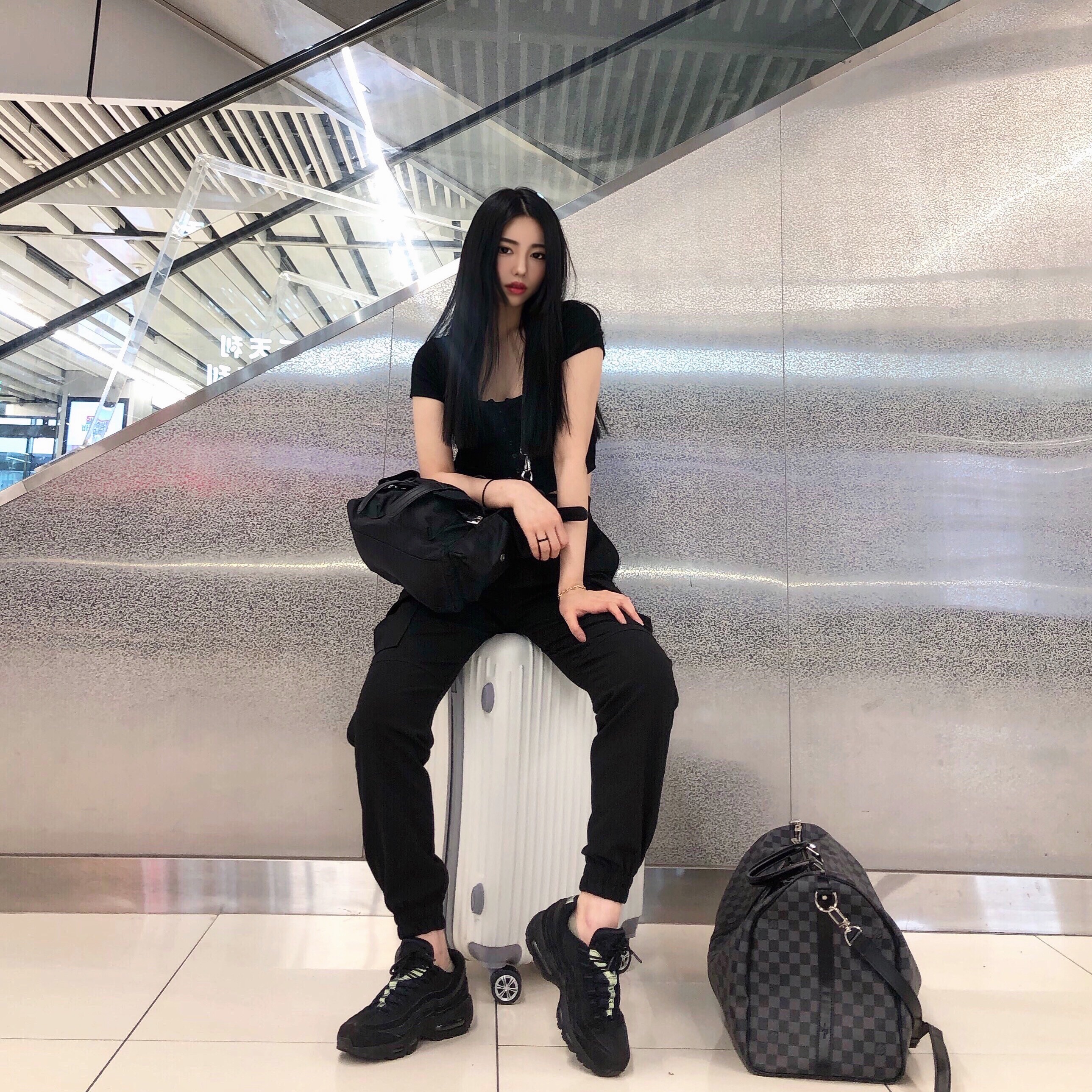 Nike Air Max 95 Essential Black Anthracite 착용 스타일
