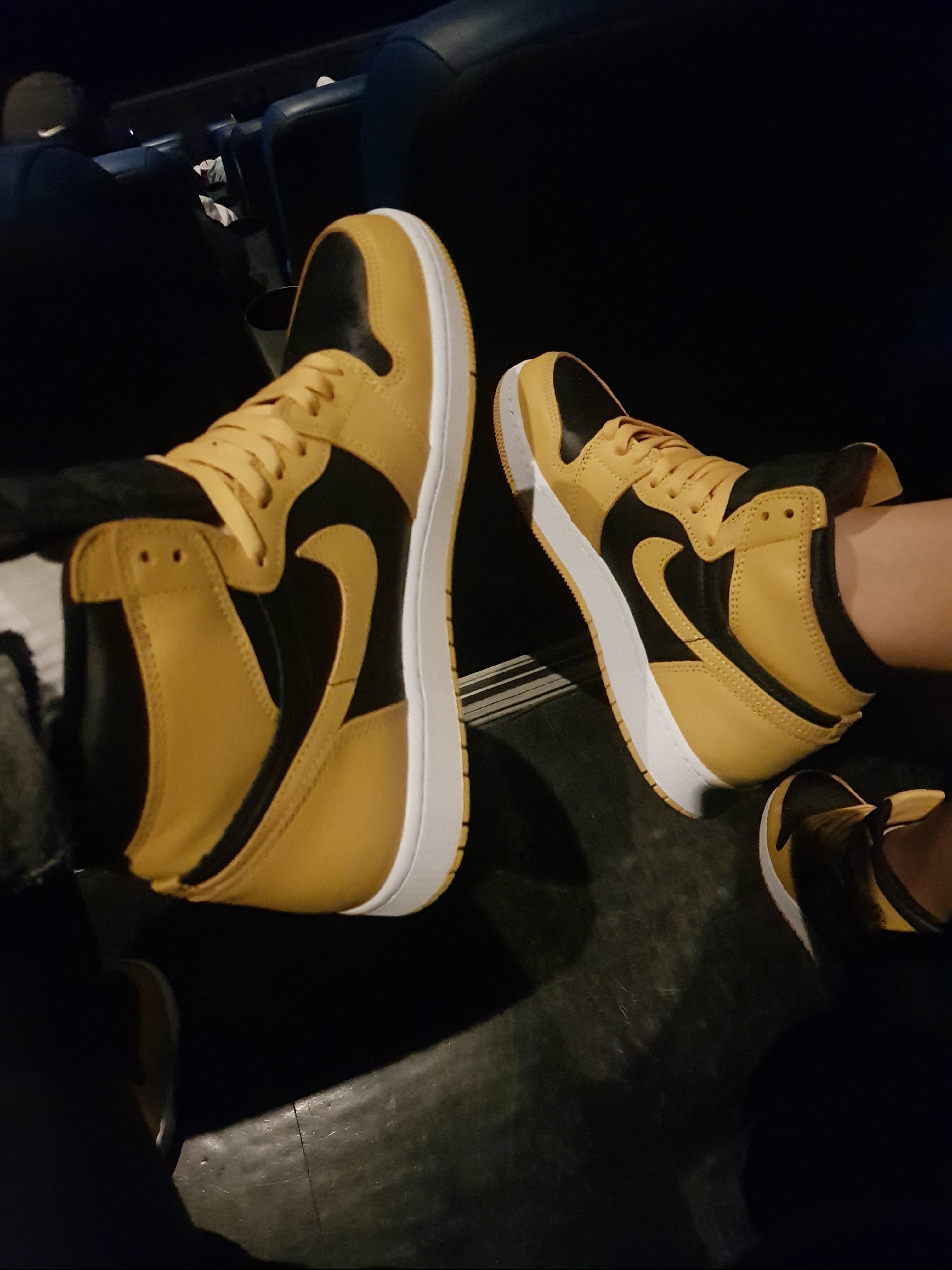 Jordan 1 Retro High OG Pollen 착용 스타일 - 1