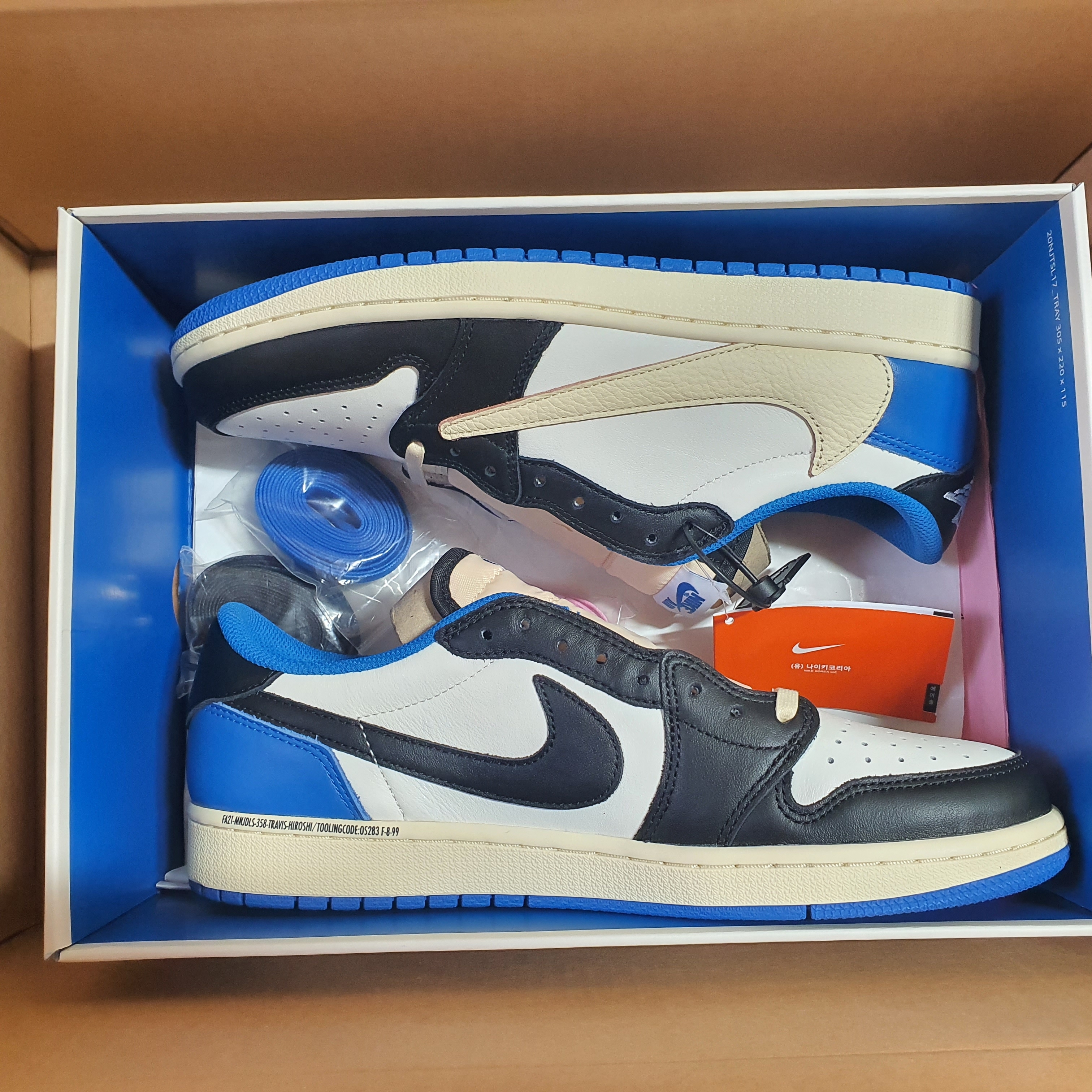 Jordan 1 x Travis Scott x Fragment Retro Low OG SP Military Blue 착용 스타일