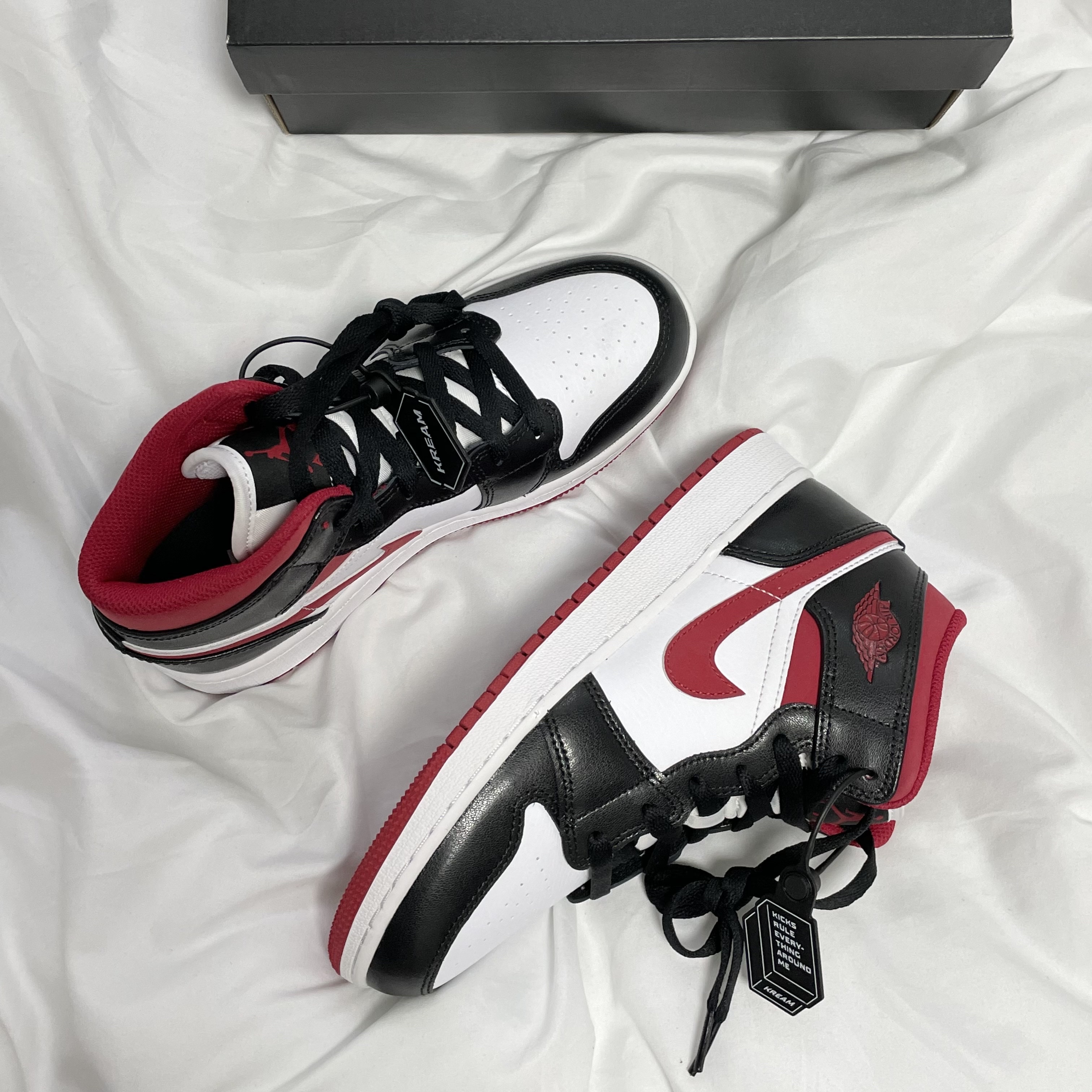 Jordan 1 Mid Gym Red Black White, (GS) Jordan 1 Mid Gym Red Black White 착용 스타일