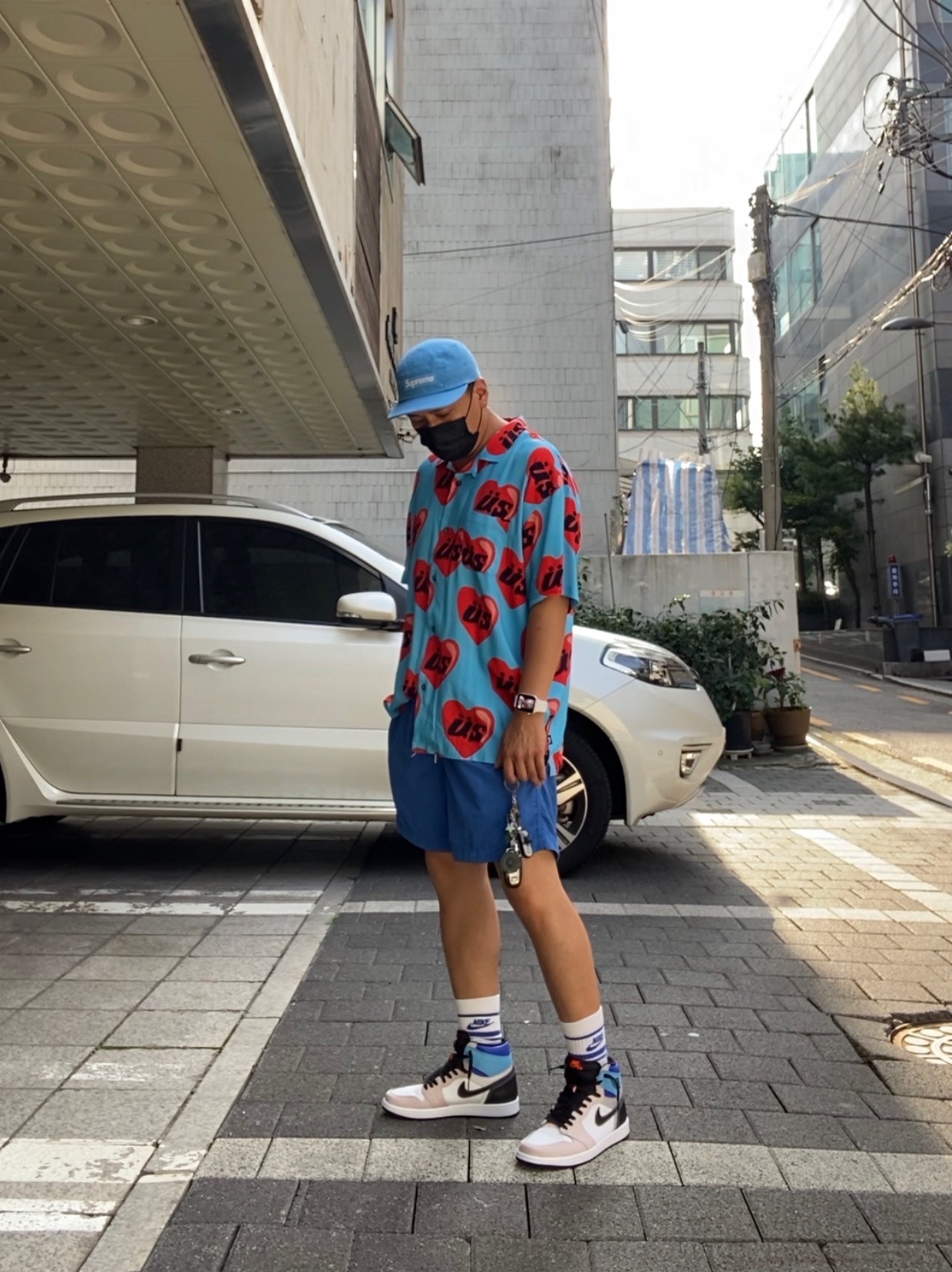 Stussy x Cactus Plant Flea Market Heart Shirt, Jordan 1 Retro High OG Prototype 착용 스타일