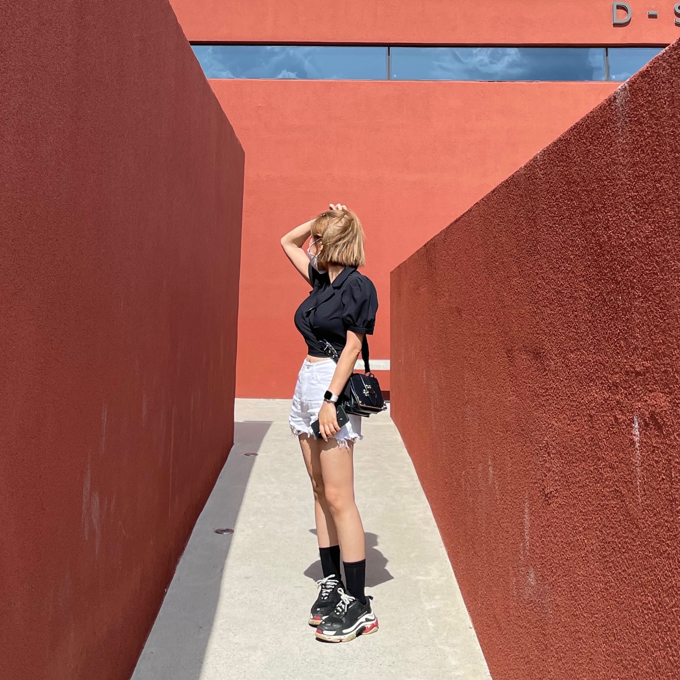 Balenciaga Triple S Trainer Black White Red 2018 착용 스타일