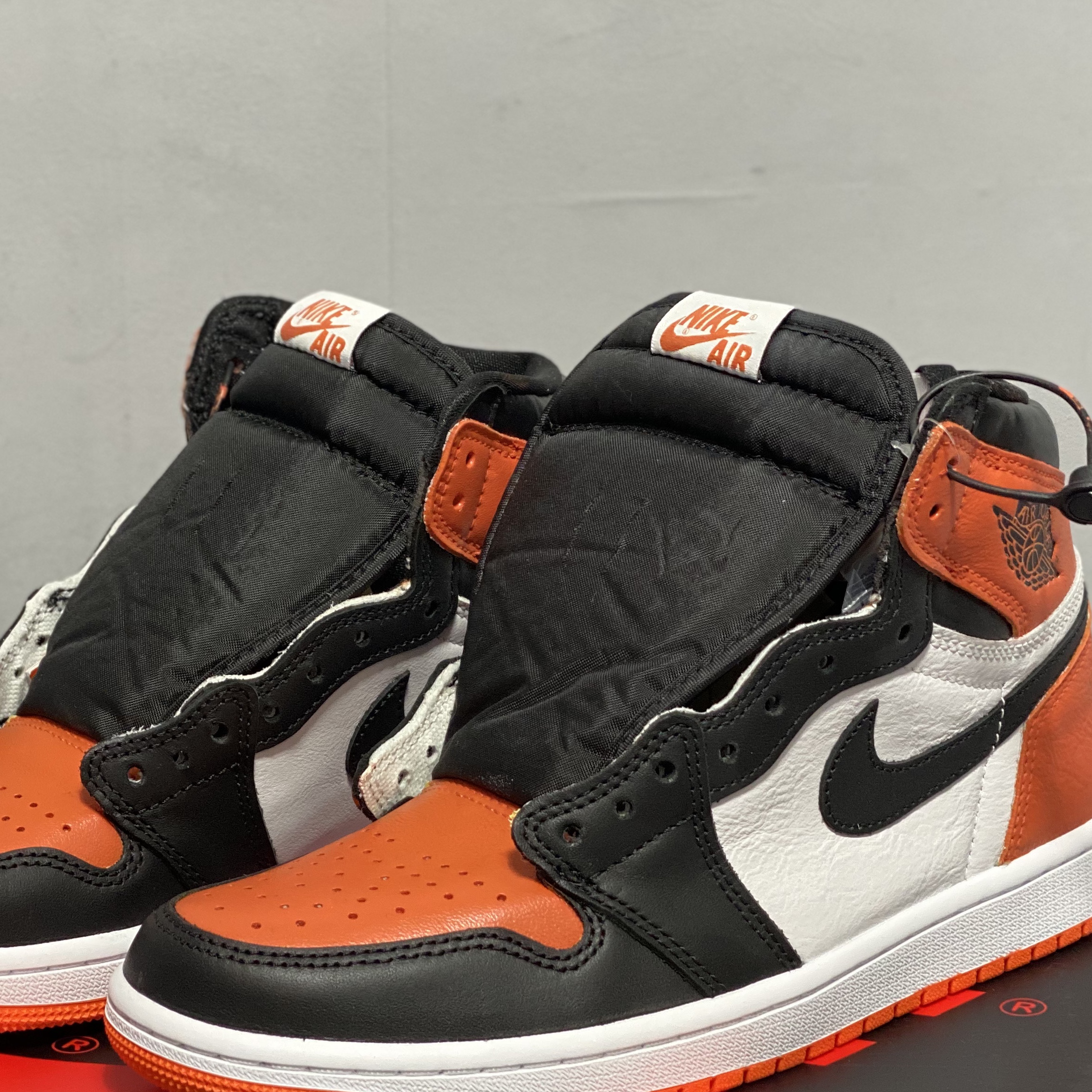 Jordan 1 Retro High OG Electro Orange, (GS) Jordan 1 Retro High OG Electro Orange 착용 스타일 - 1