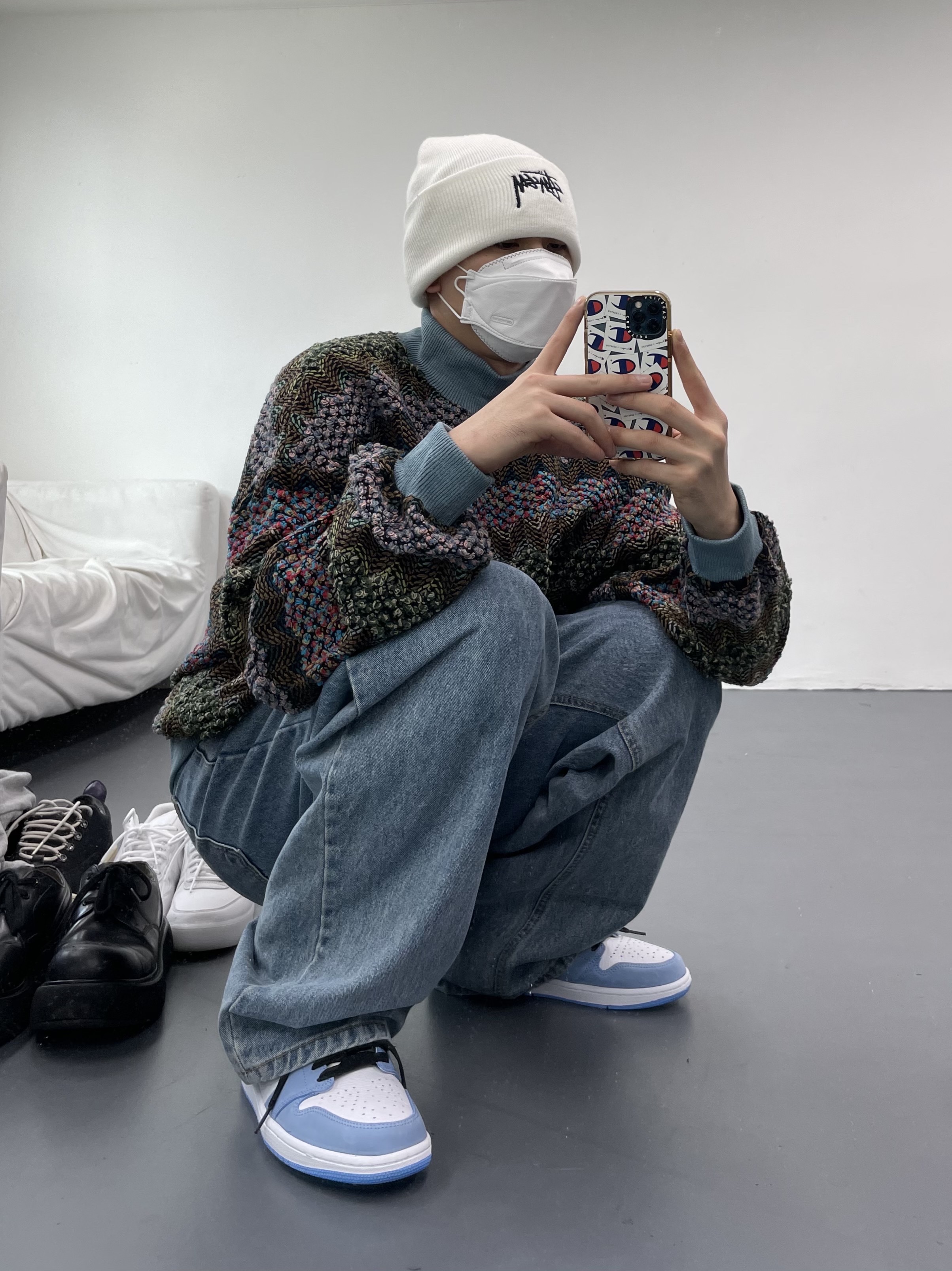 Jordan 1 Retro High OG University Blue, Nike x Stussy Cuff Beanie White 착용 스타일 - 1