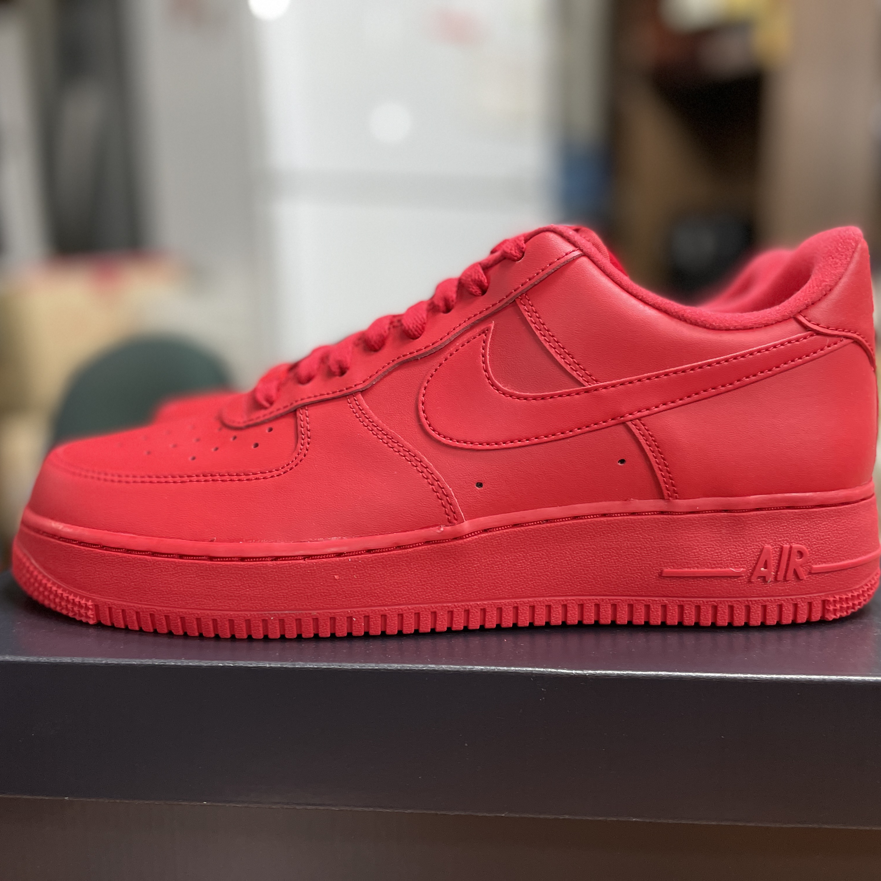 Nike Air Force 1 '07 LV8 Low 1 Triple Red 착용 스타일