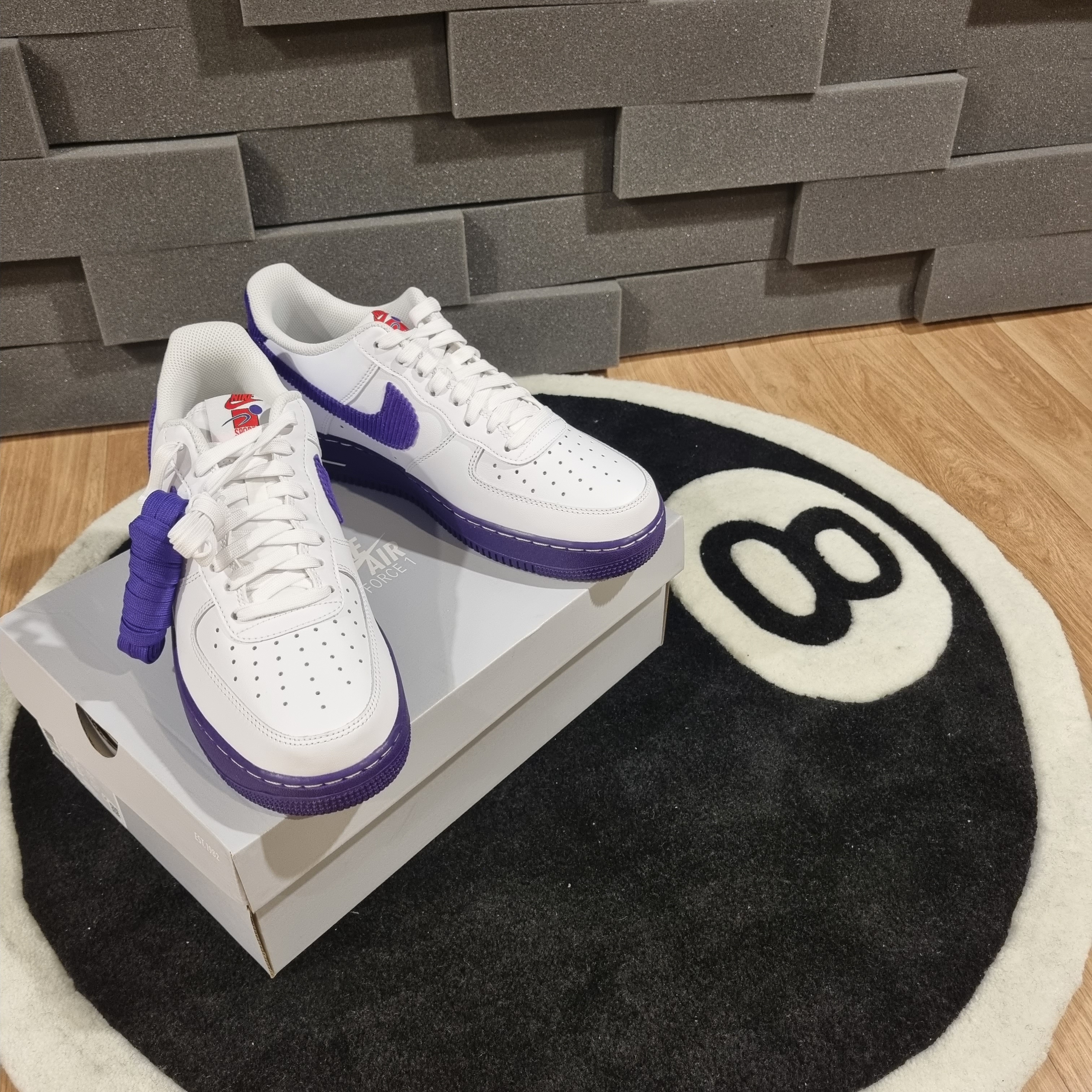 Nike Air Force 1 '07 LV8 EMB White and Court Purple 착용 스타일