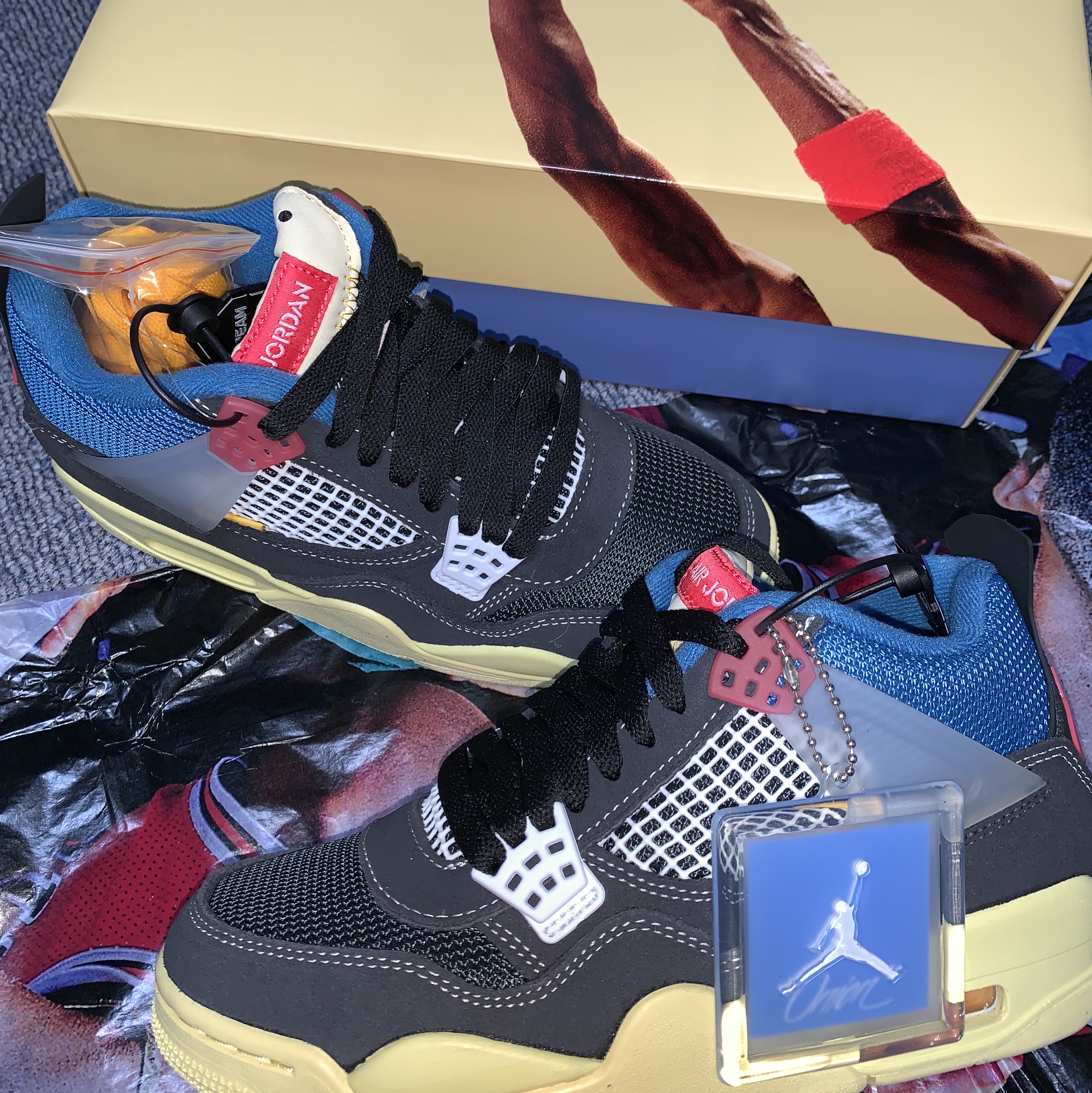 Jordan 4 x Union Retro Off Noir 착용 스타일 - 1