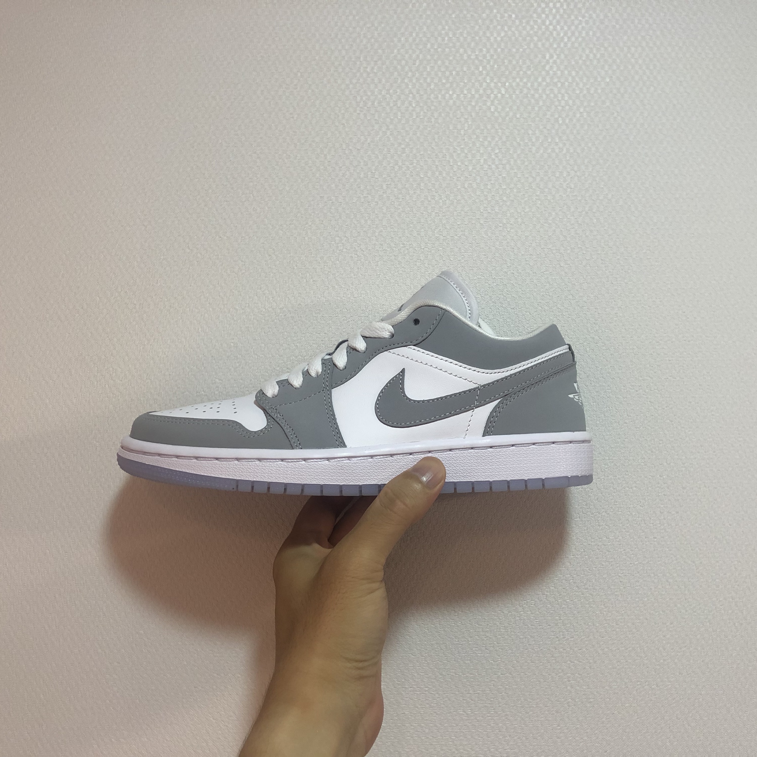 (W) Jordan 1 Low White Wolf Grey 착용 스타일 - 1