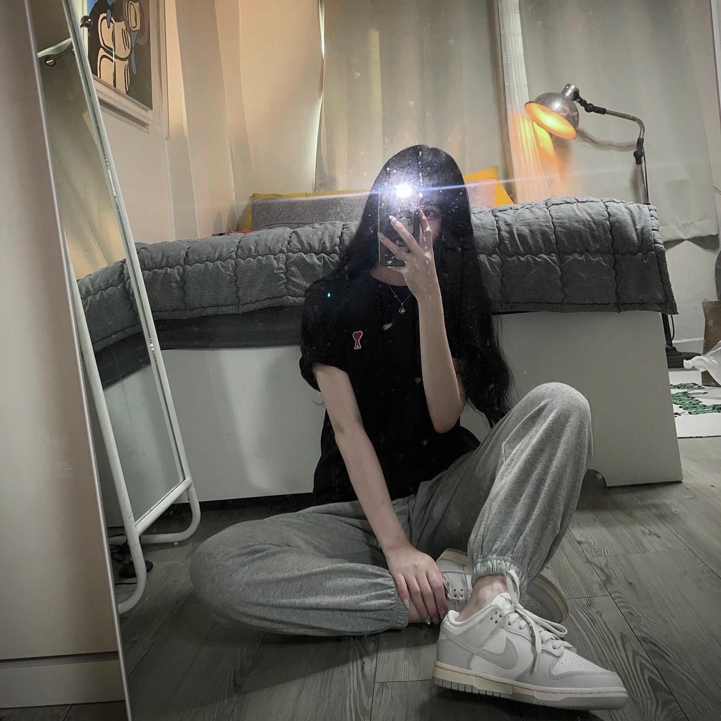 (W) Nike Dunk Low Light Bone, AMI de Coeur T-Shirt Black 착용 스타일