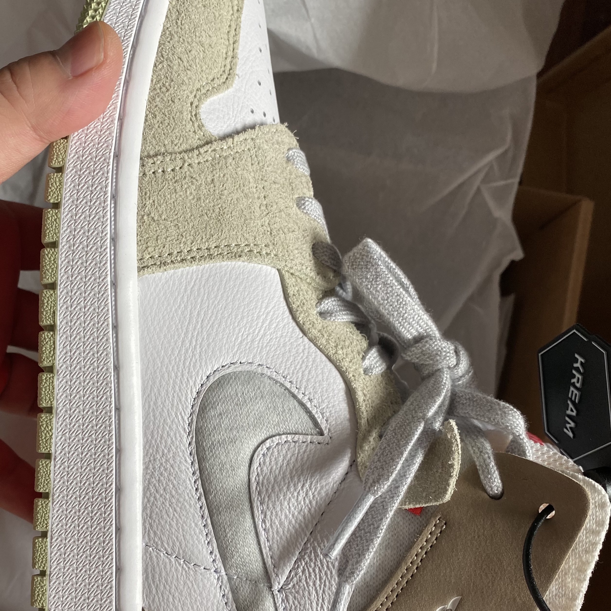 (W) Jordan 1 Zoom Air CMFT Olive Aura 착용 스타일 - 3