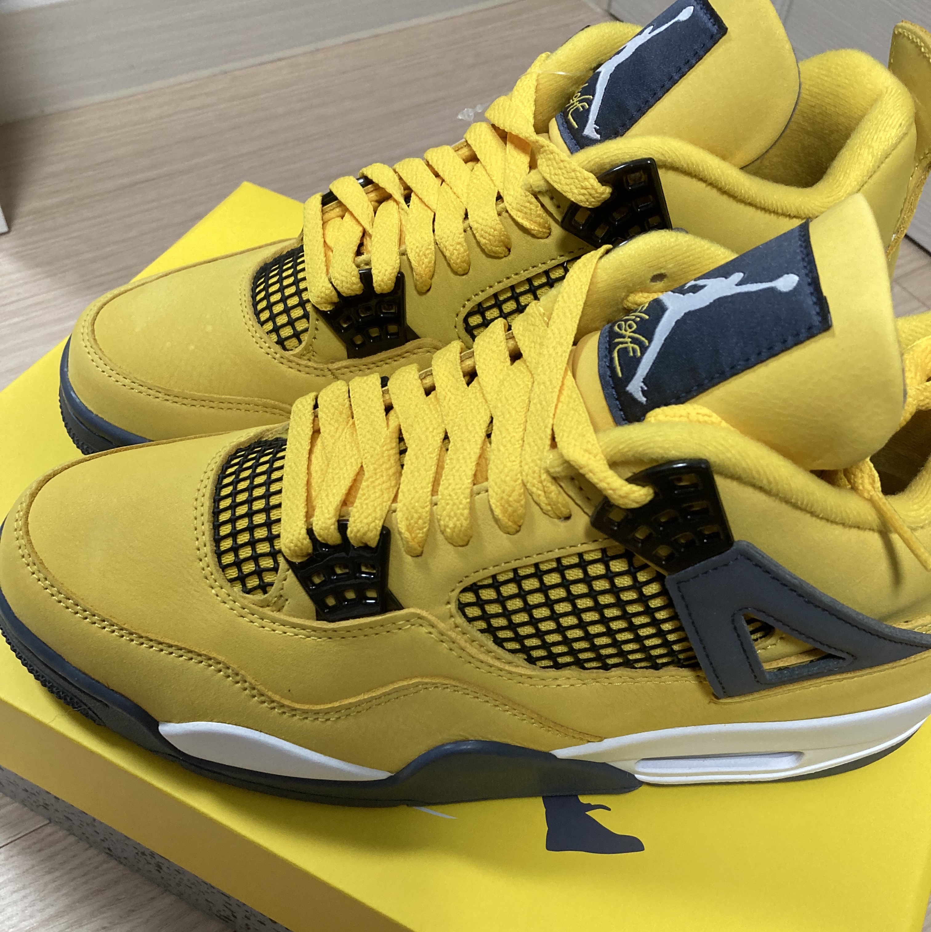 Jordan 4 Retro Tour Yellow 착용 스타일