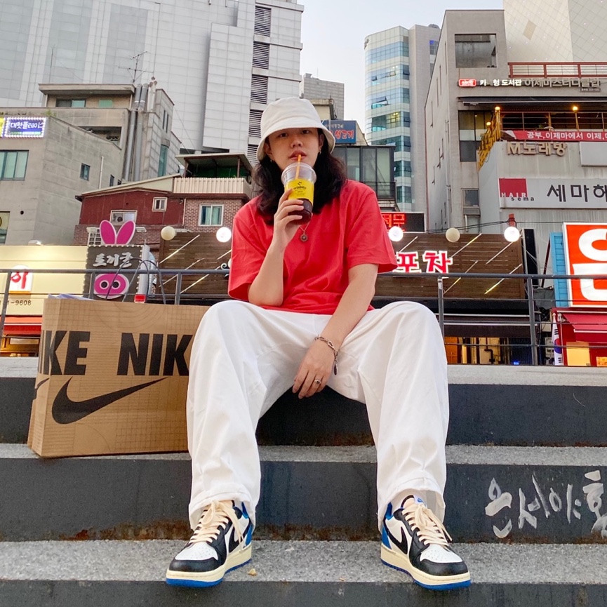 Jordan 1 x Travis Scott x Fragment Retro Low OG SP Military Blue 착용 스타일