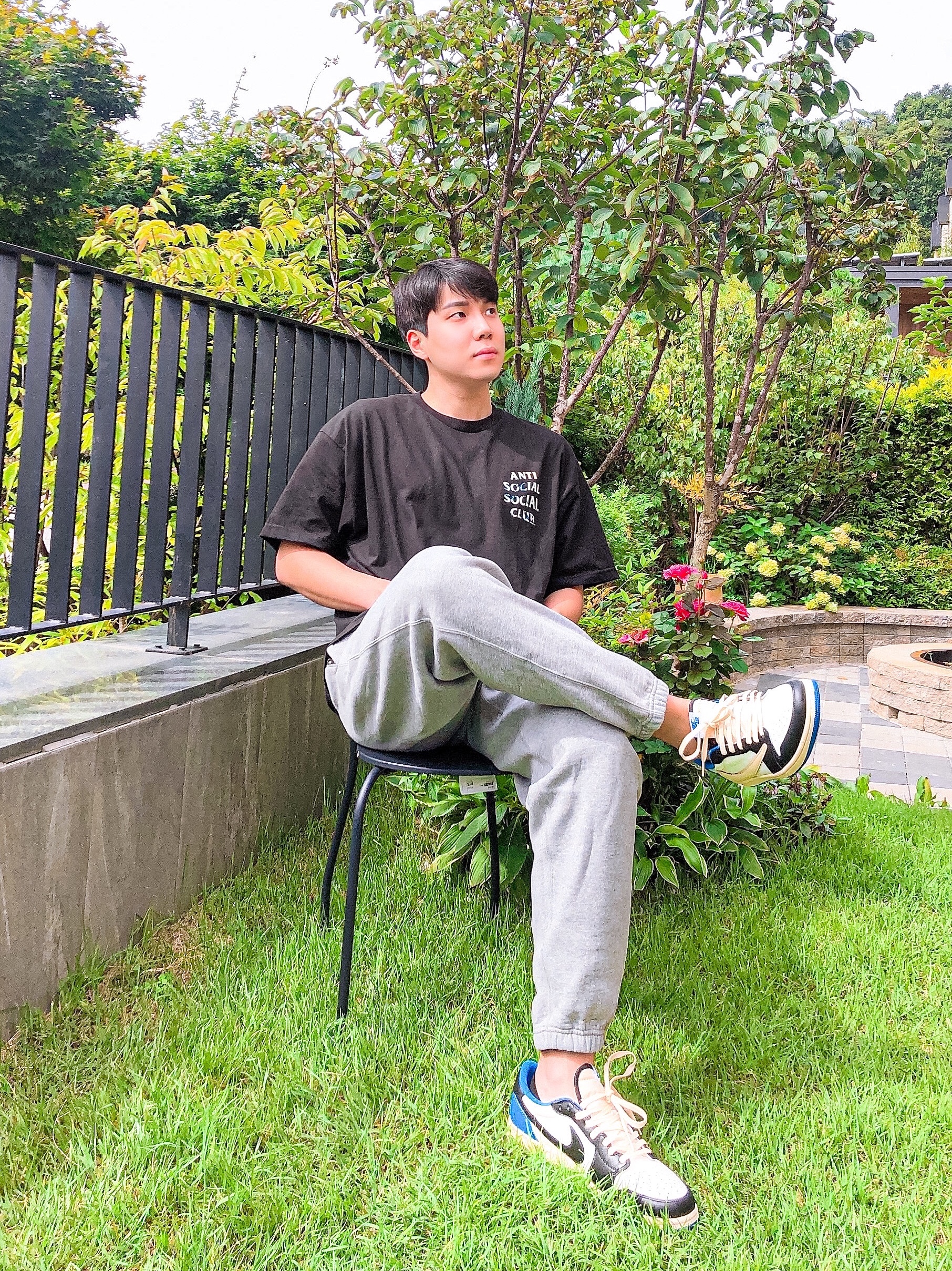Jordan 1 x Travis Scott x Fragment Retro Low OG SP Military Blue, Nike NRG Solo Swoosh Fleece Pants Dark Grey Heather - Asia 착용 스타일