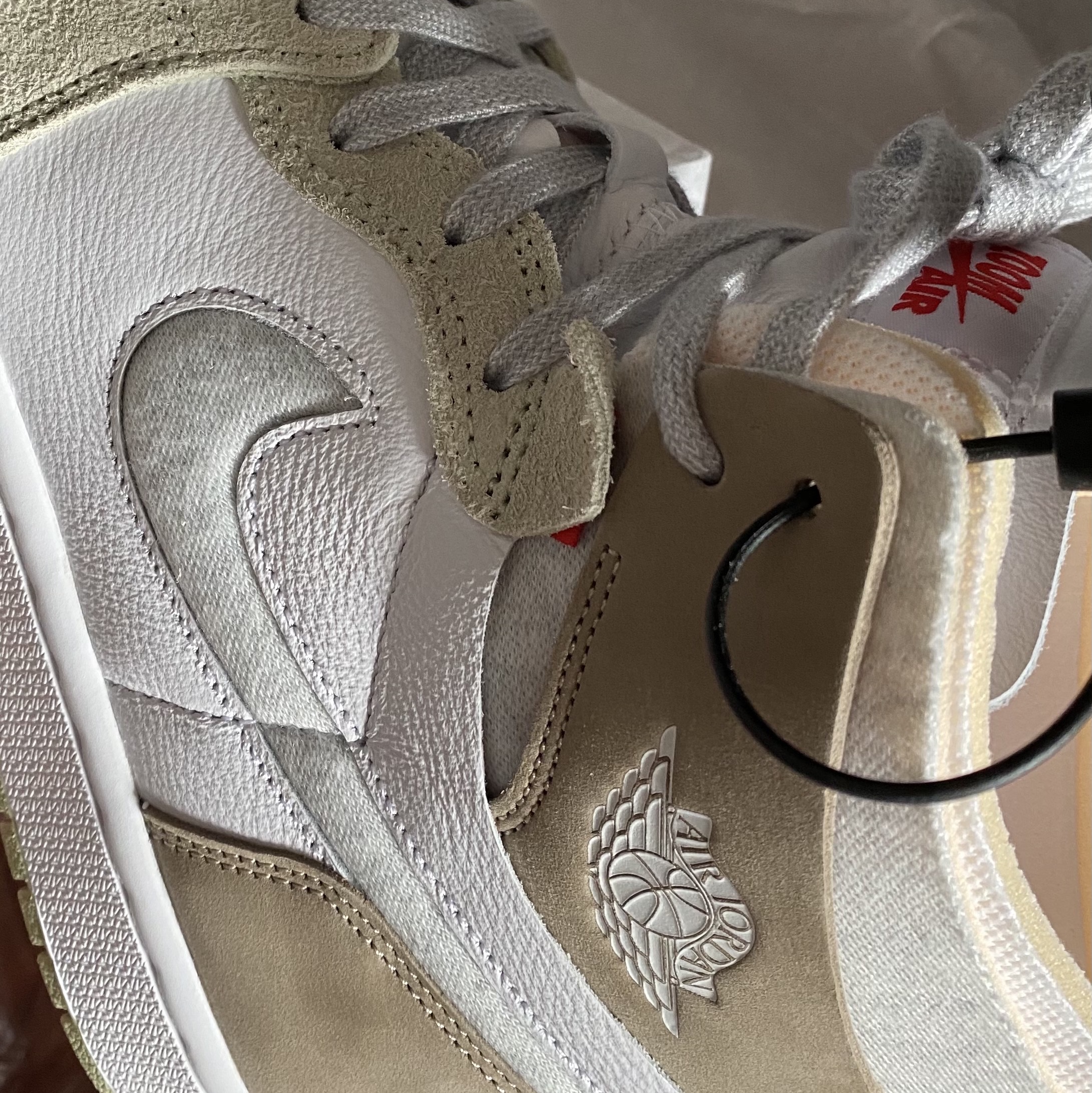 (W) Jordan 1 Zoom Air CMFT Olive Aura 착용 스타일 - 1
