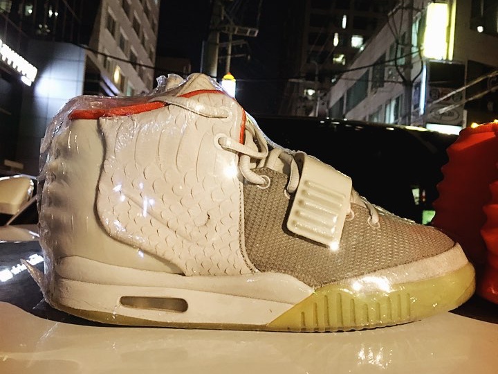 Nike Air Yeezy 2 Red October, Nike Air Yeezy 2 Pure Platinum 착용 스타일 - 4