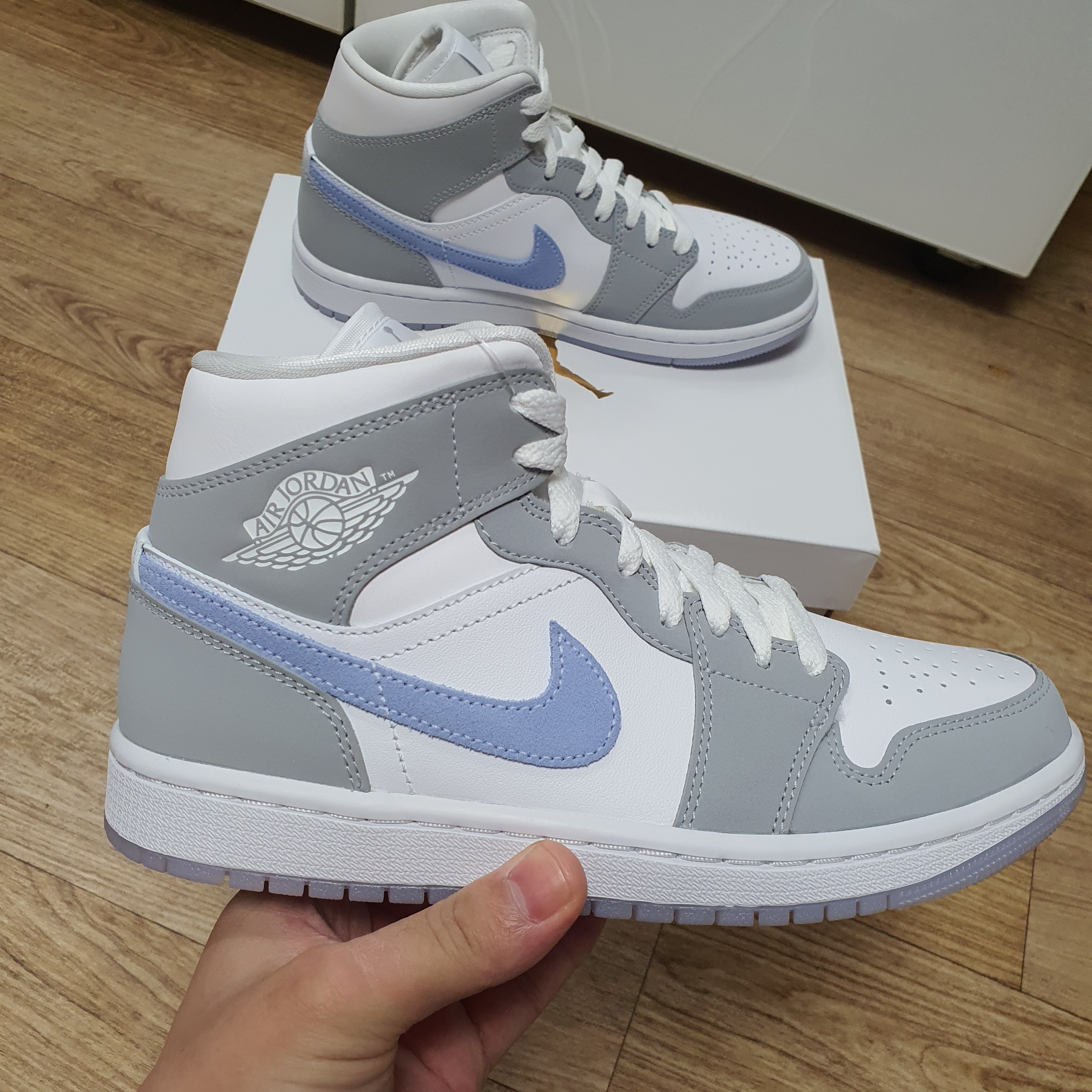 (W) Jordan 1 Mid Wolf Grey 착용 스타일 - 4