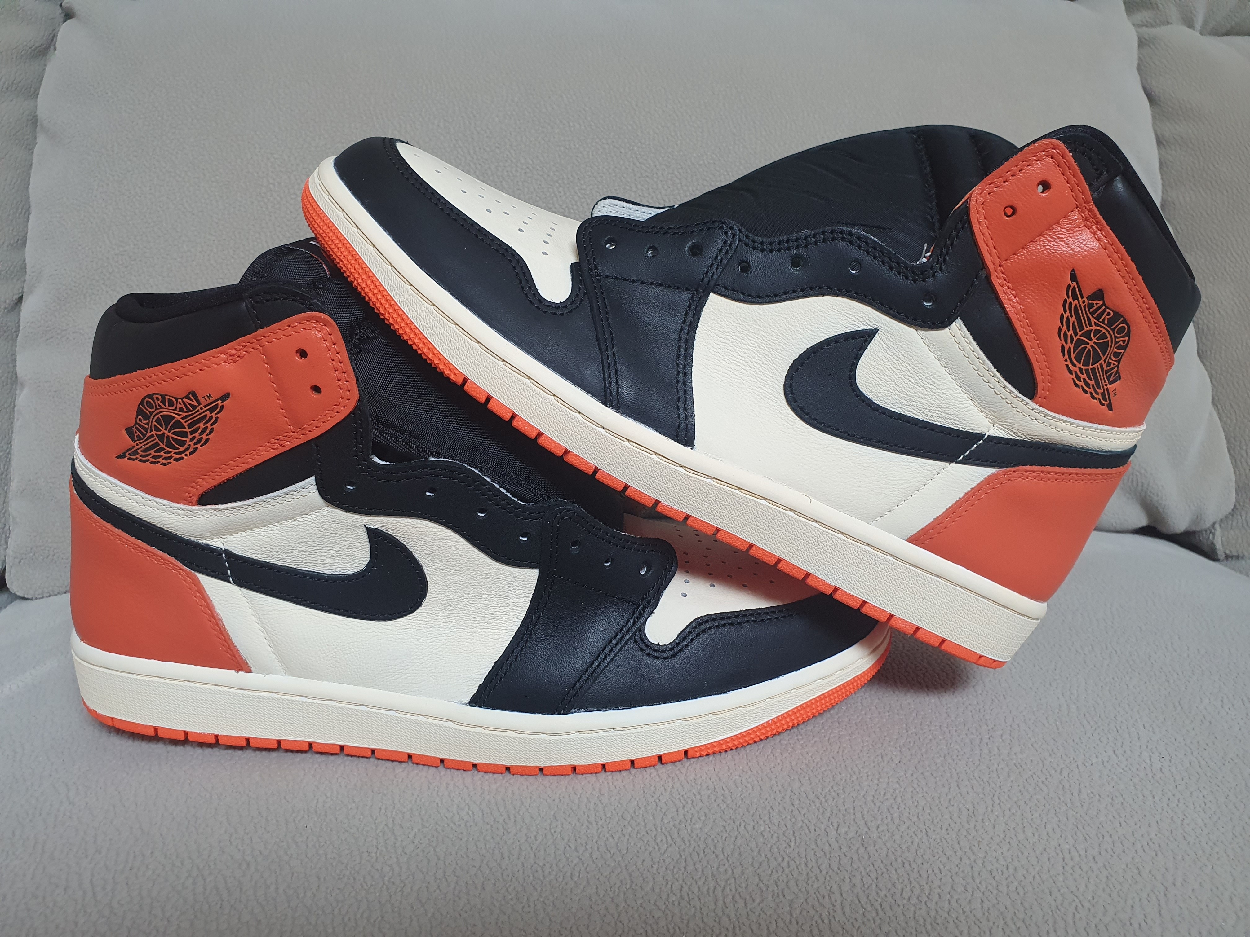 Jordan 1 Retro High OG Electro Orange 착용 스타일 - 4