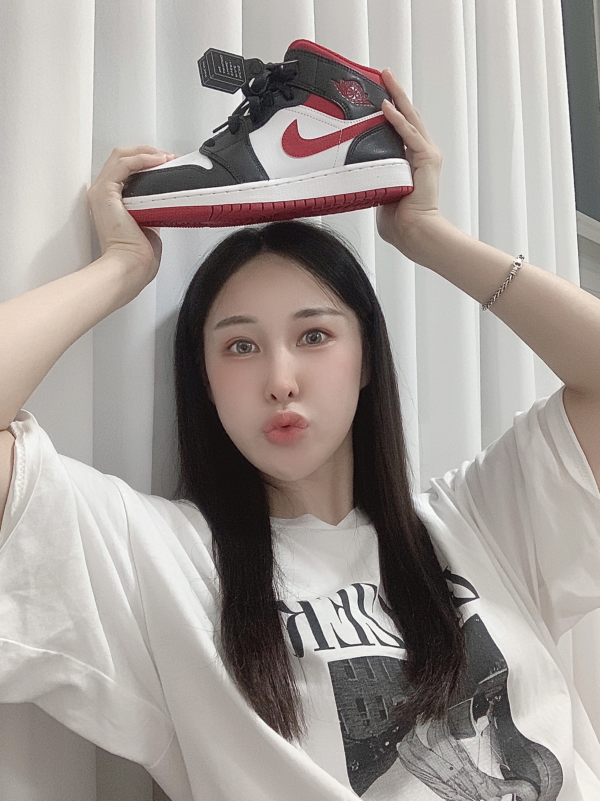 Jordan 1 Mid Gym Red Black White 착용 스타일