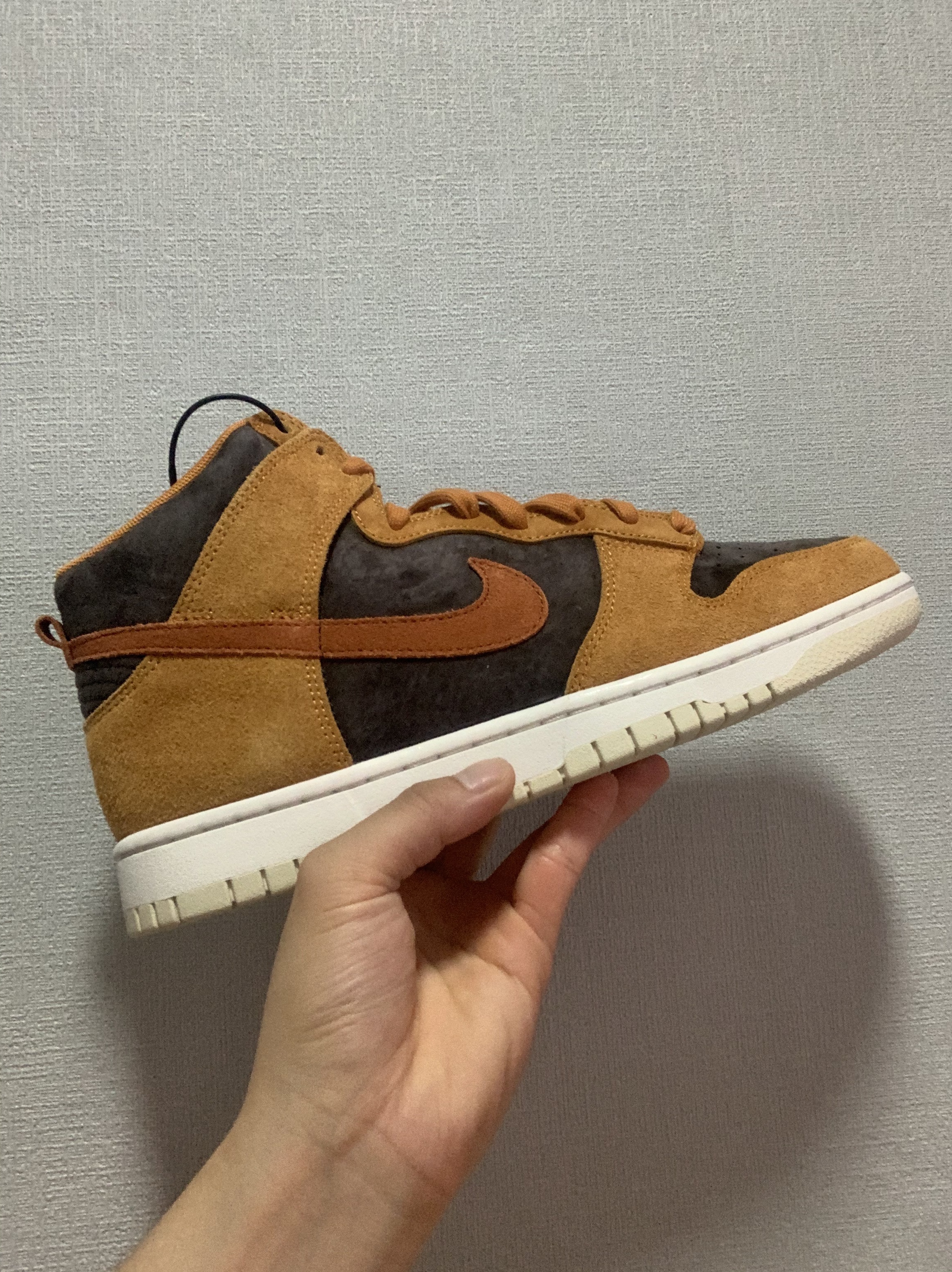 Nike Dunk High Retro PRM Dark Curry 착용 스타일