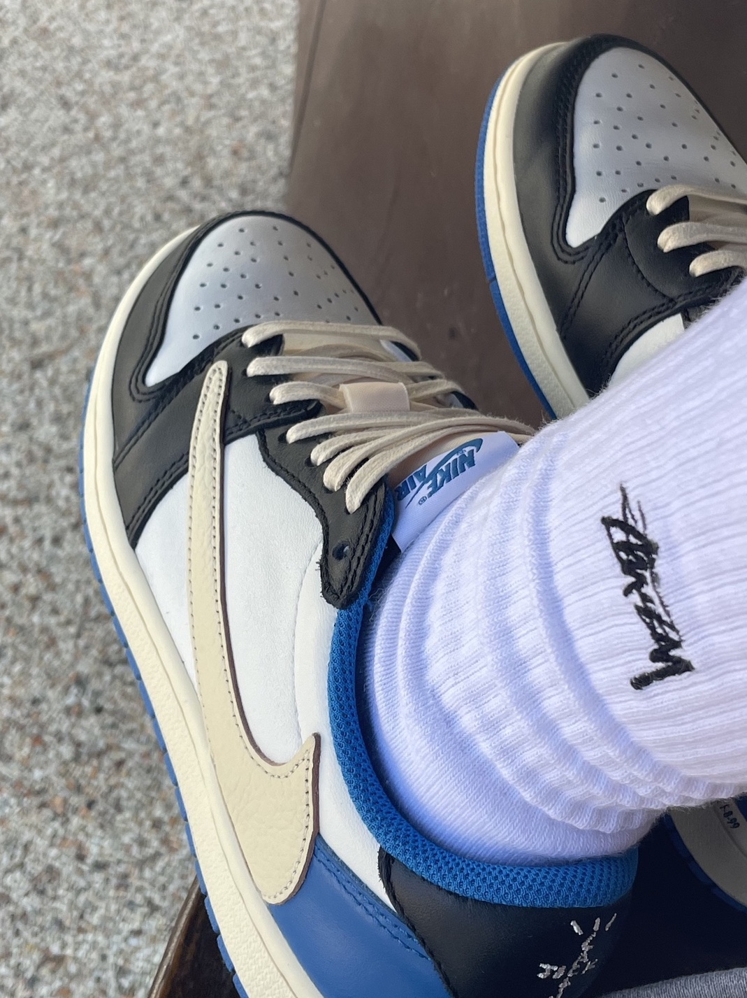 Jordan 1 x Travis Scott x Fragment Retro Low OG SP Military Blue 착용 스타일