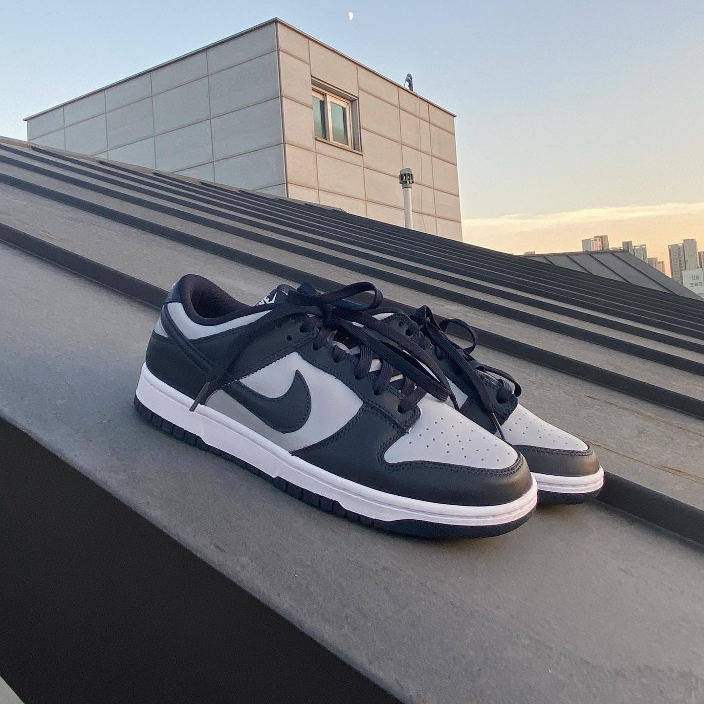 Nike Dunk Low Retro Championship Grey 착용 스타일 - 1