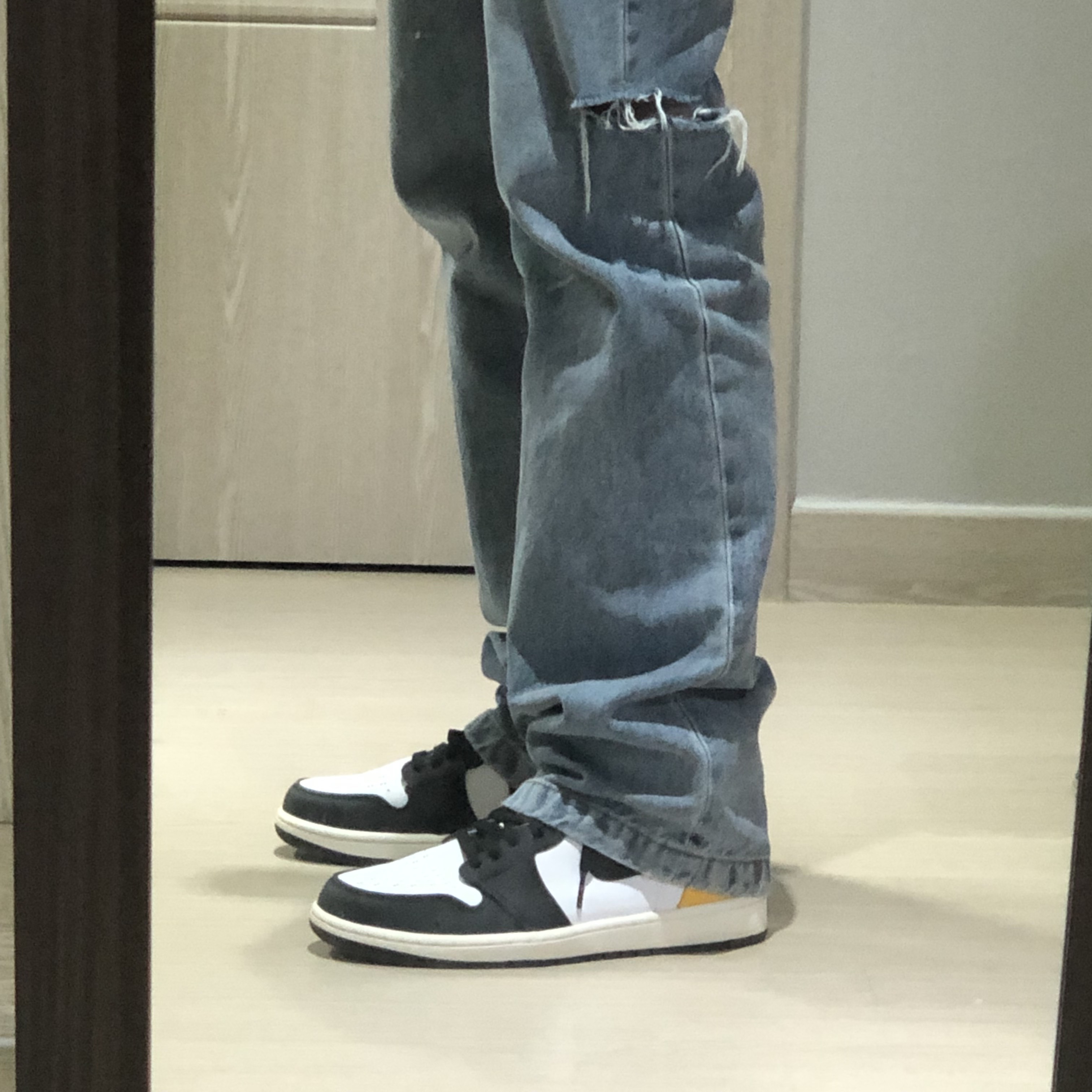 Jordan 1 Retro High OG Volt Gold 착용 스타일 - 2
