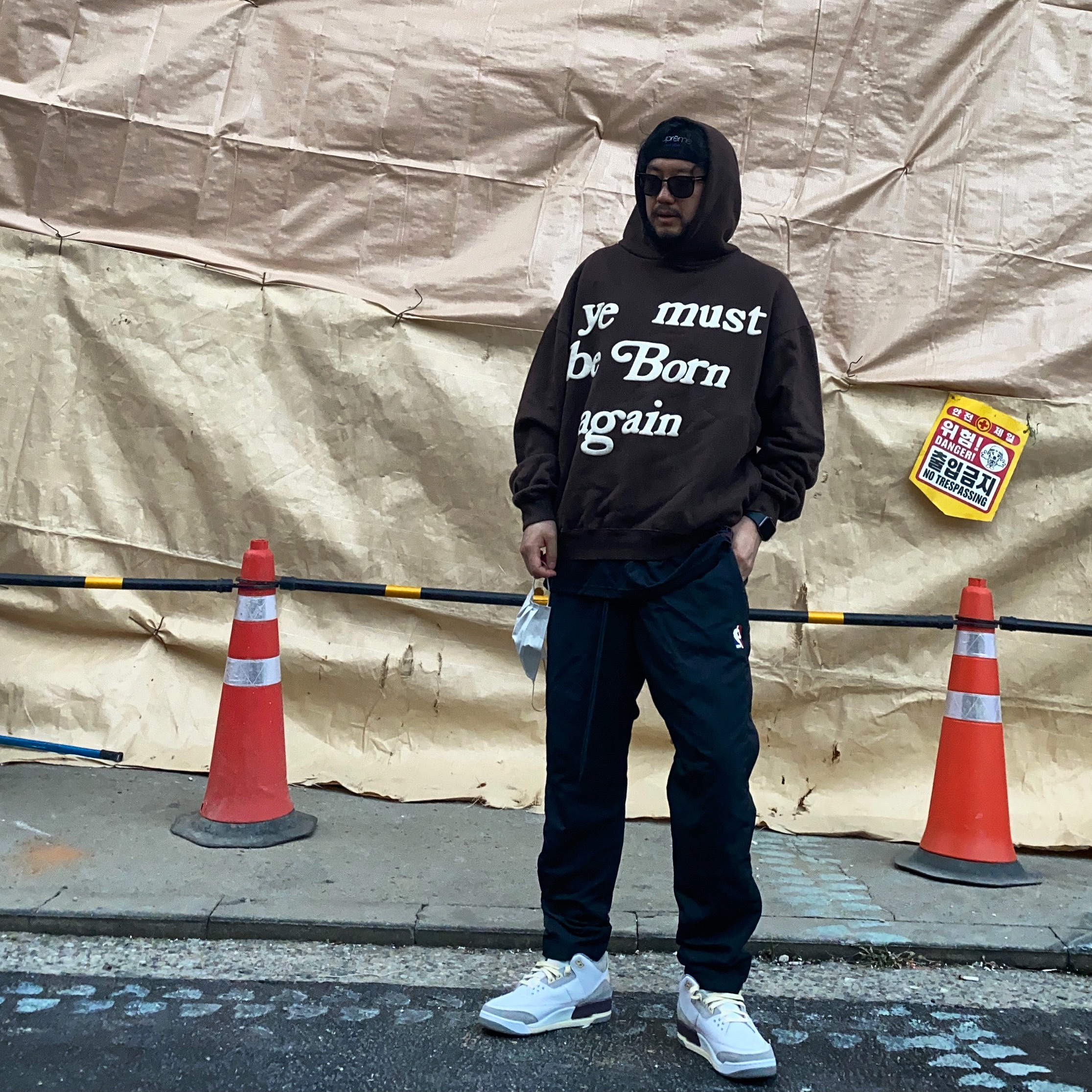Nike x Fear of God Warm Up Pants Off Noir, (W) Jordan 3 x A Ma Maniere Retro SP 착용 스타일