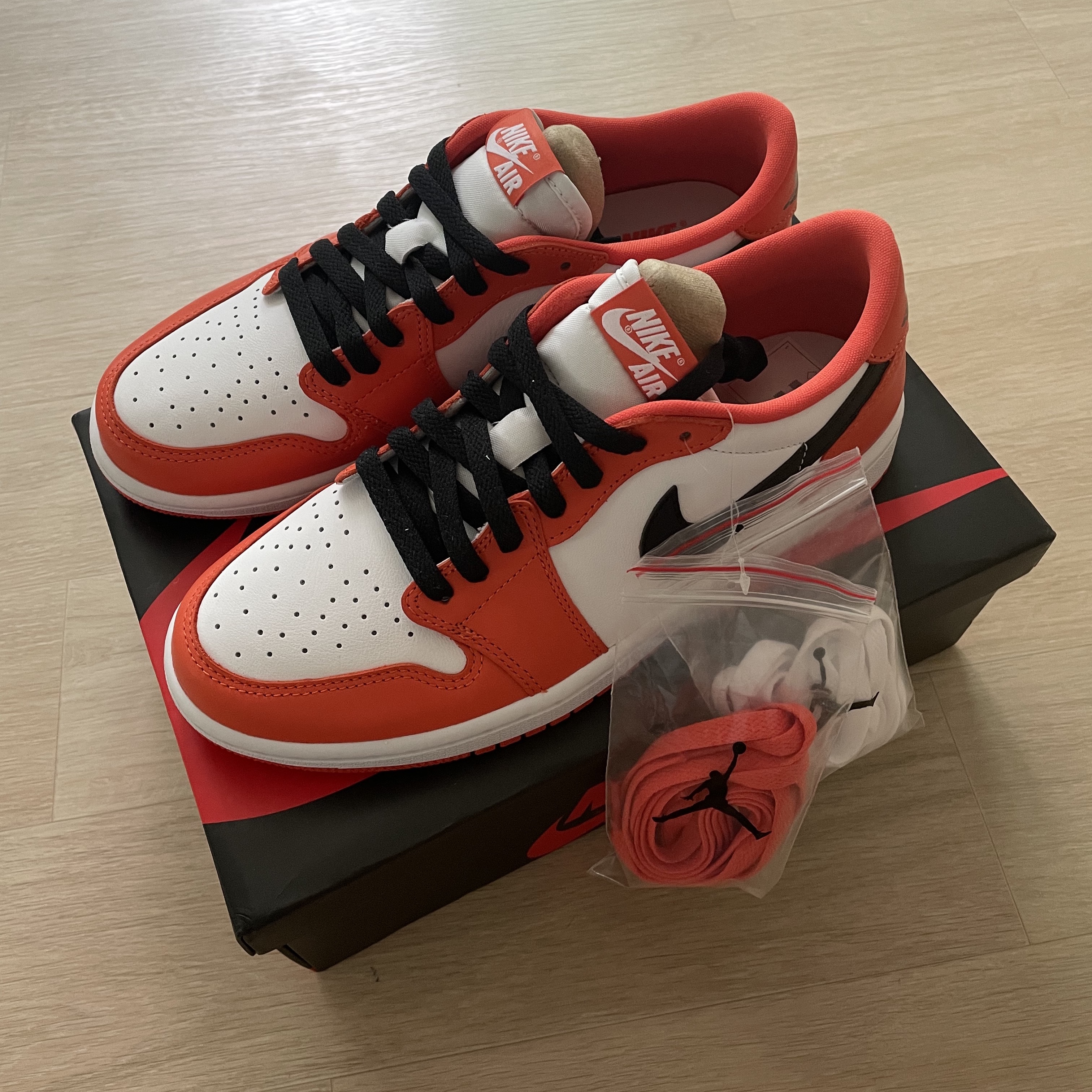 (W) Jordan 1 Low OG Starfish 착용 스타일 - 1
