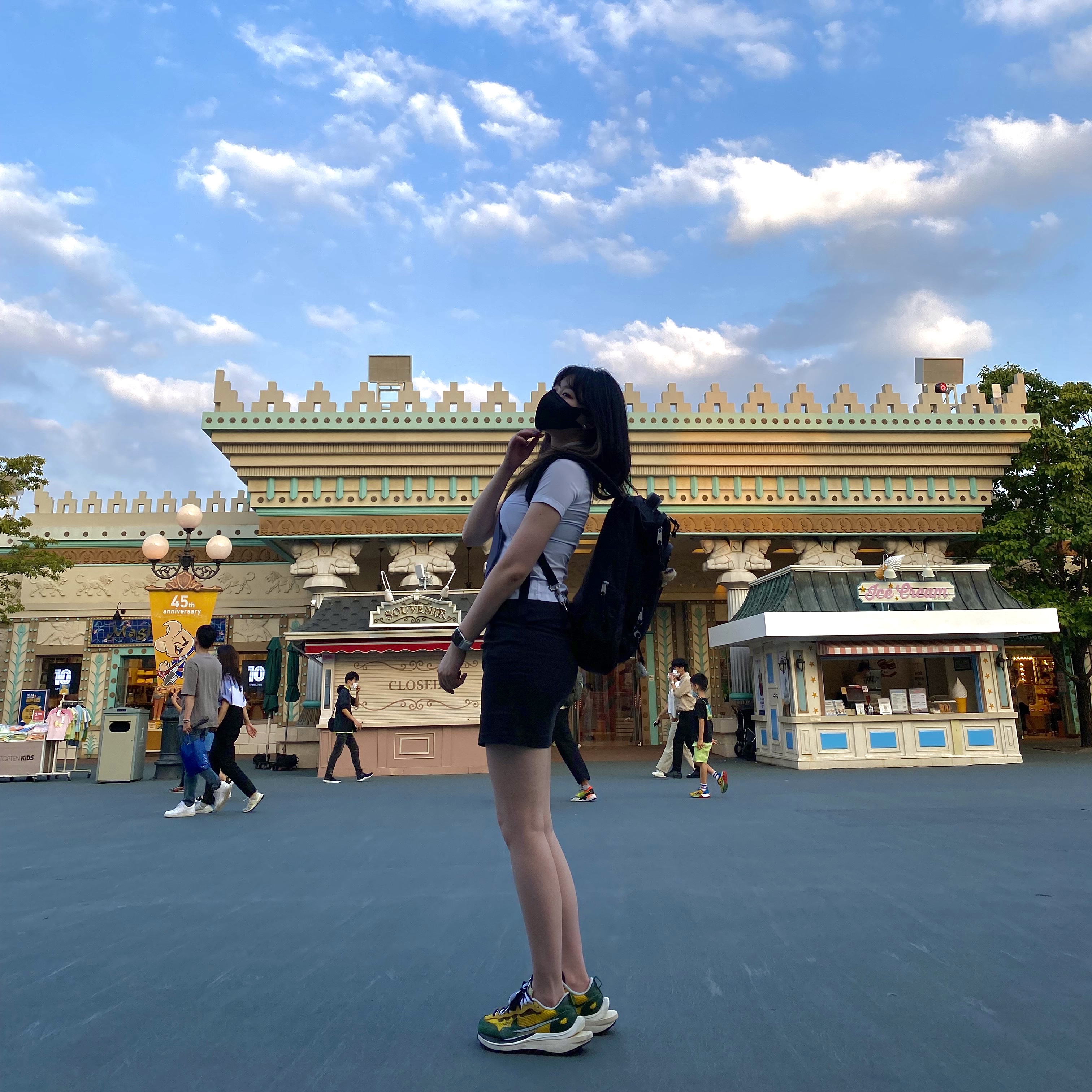 Nike x Sacai VaporWaffle Tour Yellow & Gorge Green Sail 착용 스타일