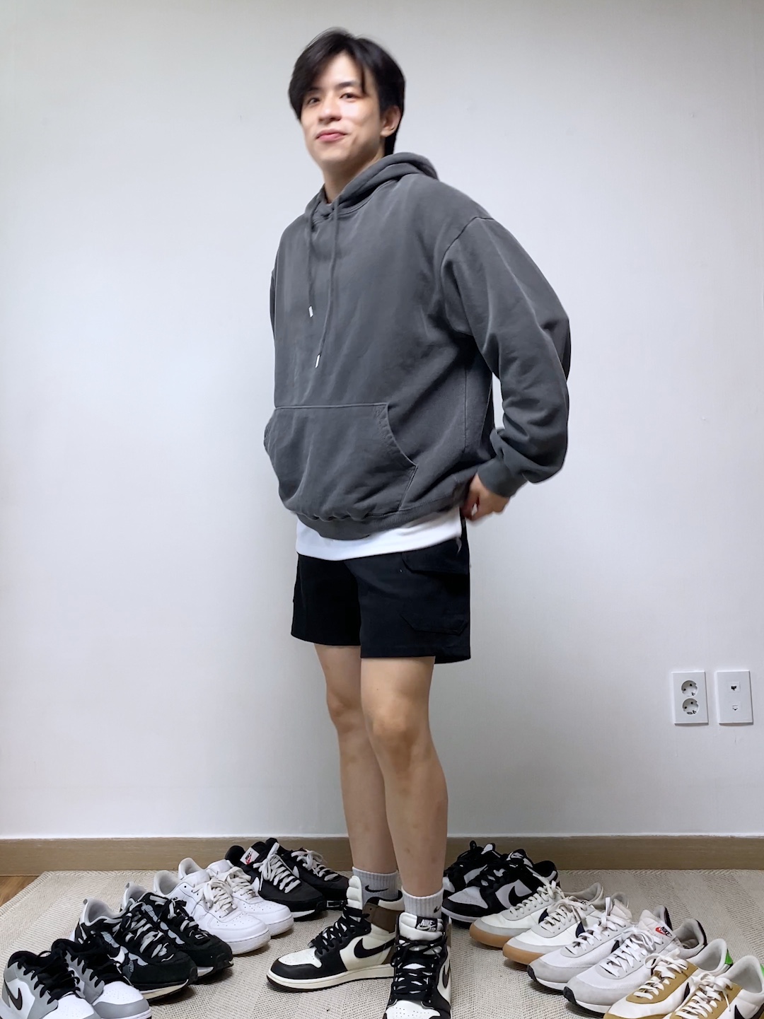 Jordan 1 Retro High OG Black Mocha, Jordan 1 Low Light Smoke Grey 착용 스타일
