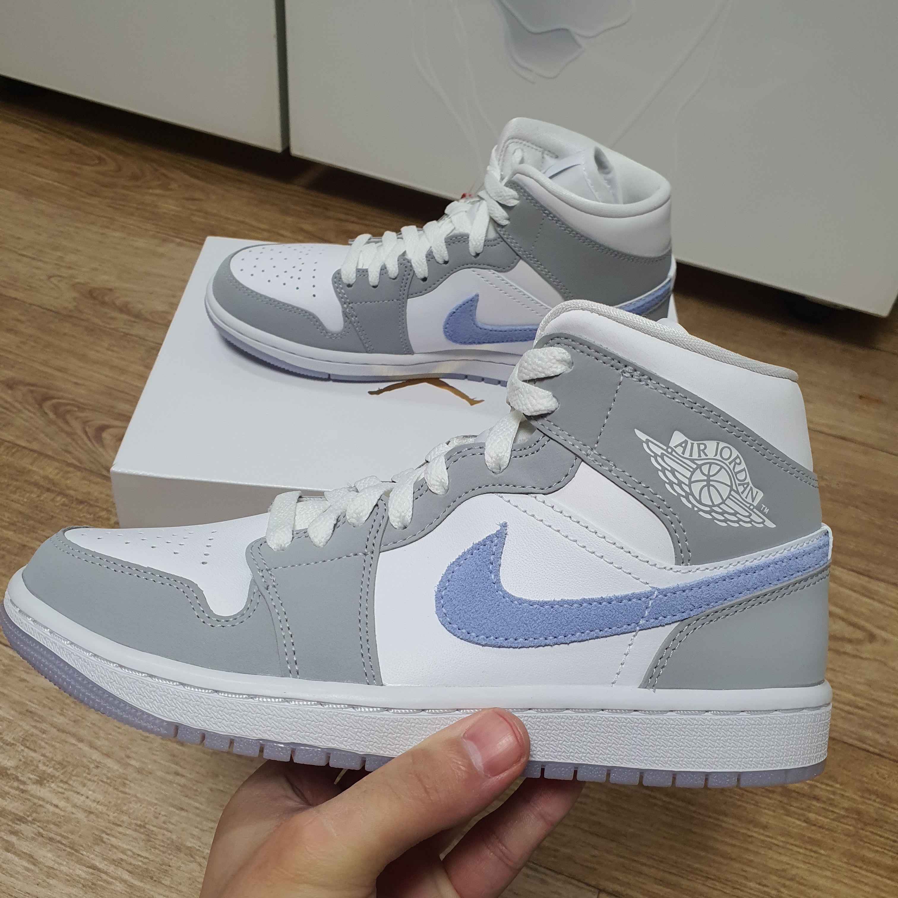 (W) Jordan 1 Mid Wolf Grey 착용 스타일 - 2
